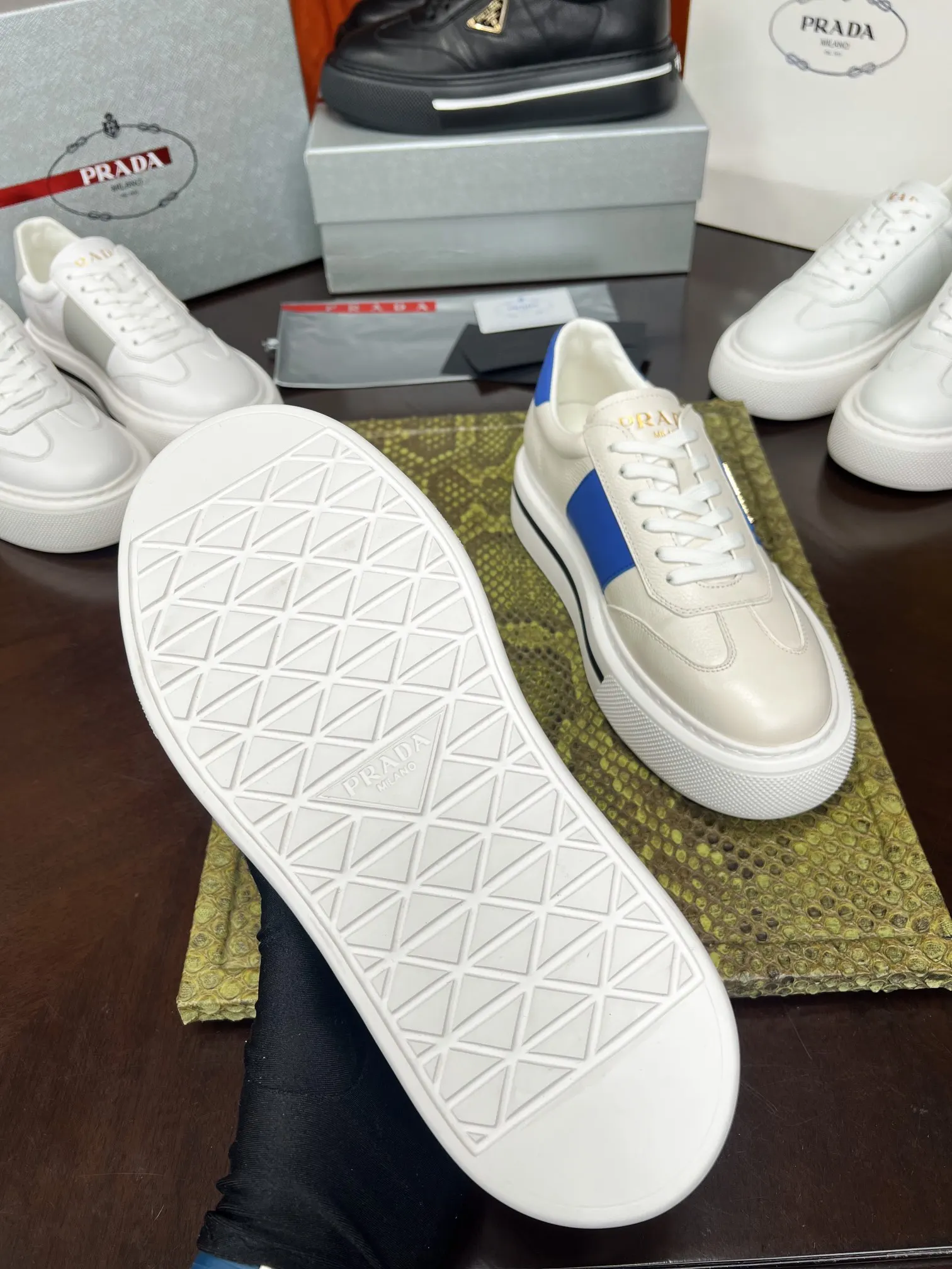 PRADA 牛皮 休闲鞋 舒适百搭款