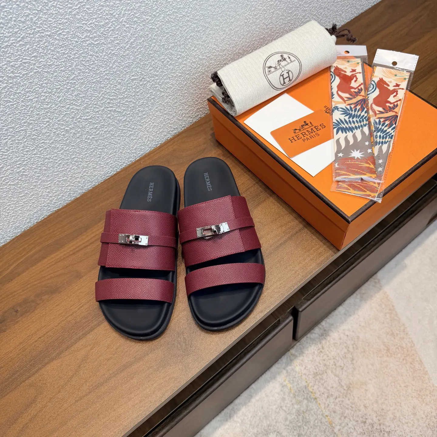 Hermès 经典 小牛皮 拖鞋 舒适
