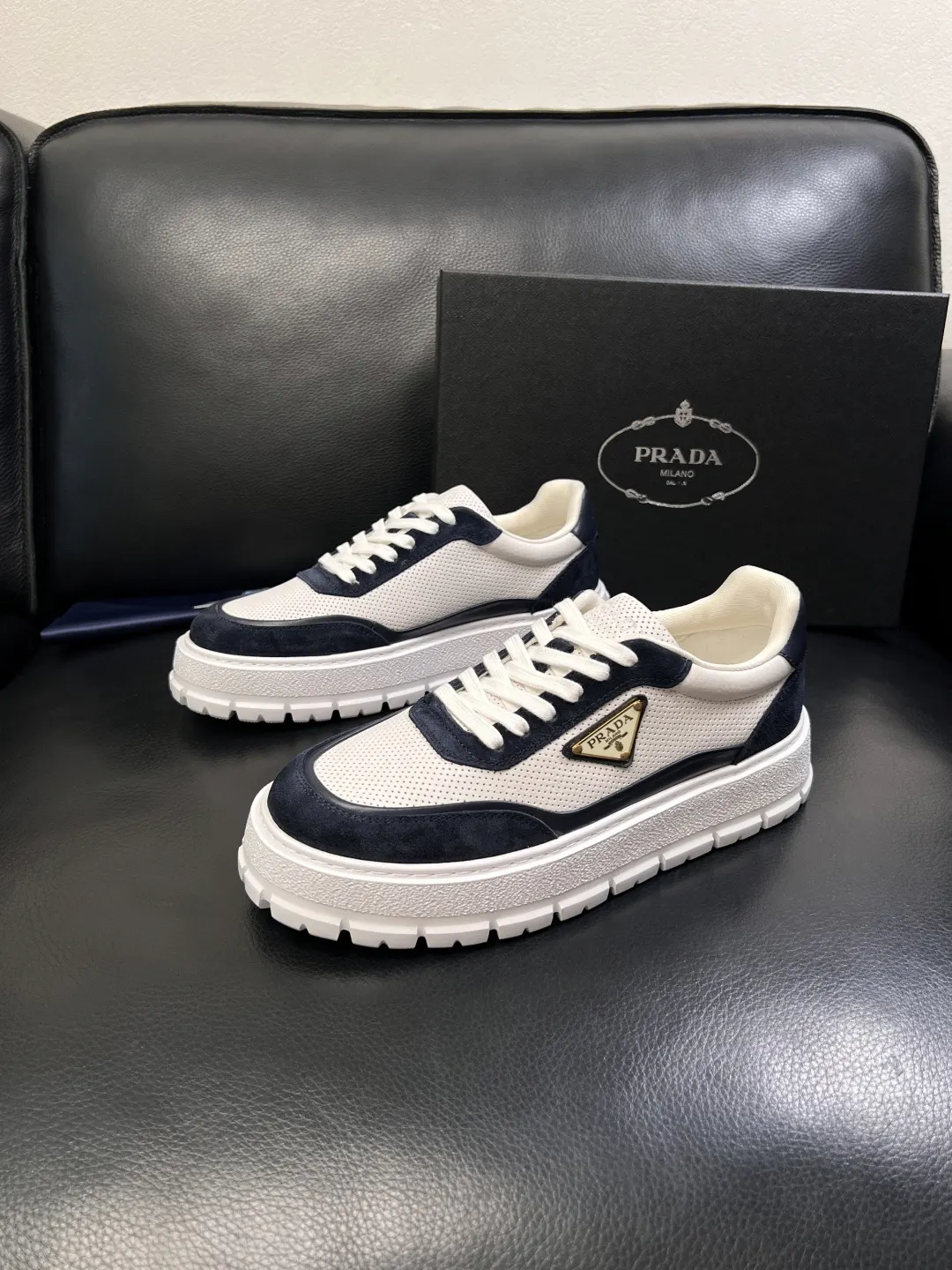 Prada 牛皮 休闲鞋 舒适