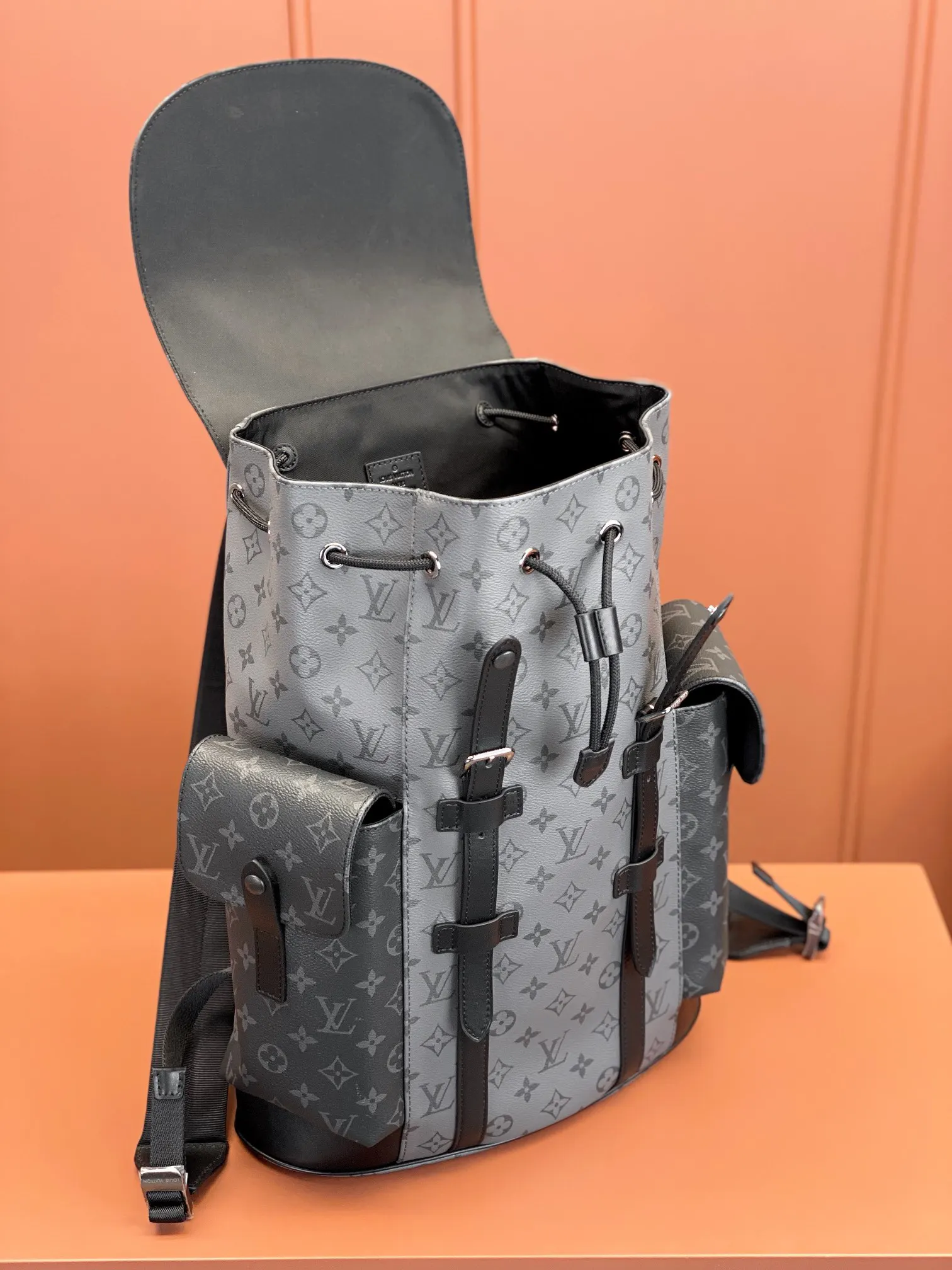 Christopher 中号雙肩包 实用雙肩款