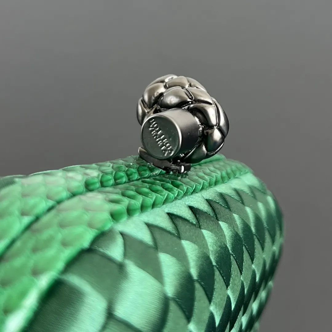 Bottega Veneta 化妝包 便携收納款(數字9) Bottega Veneta 化妝包 便携收納款(數字9)