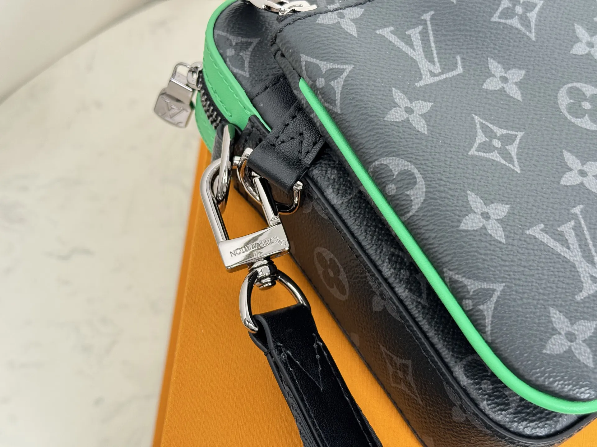 Green Crossbody Bag Lightweight Leather