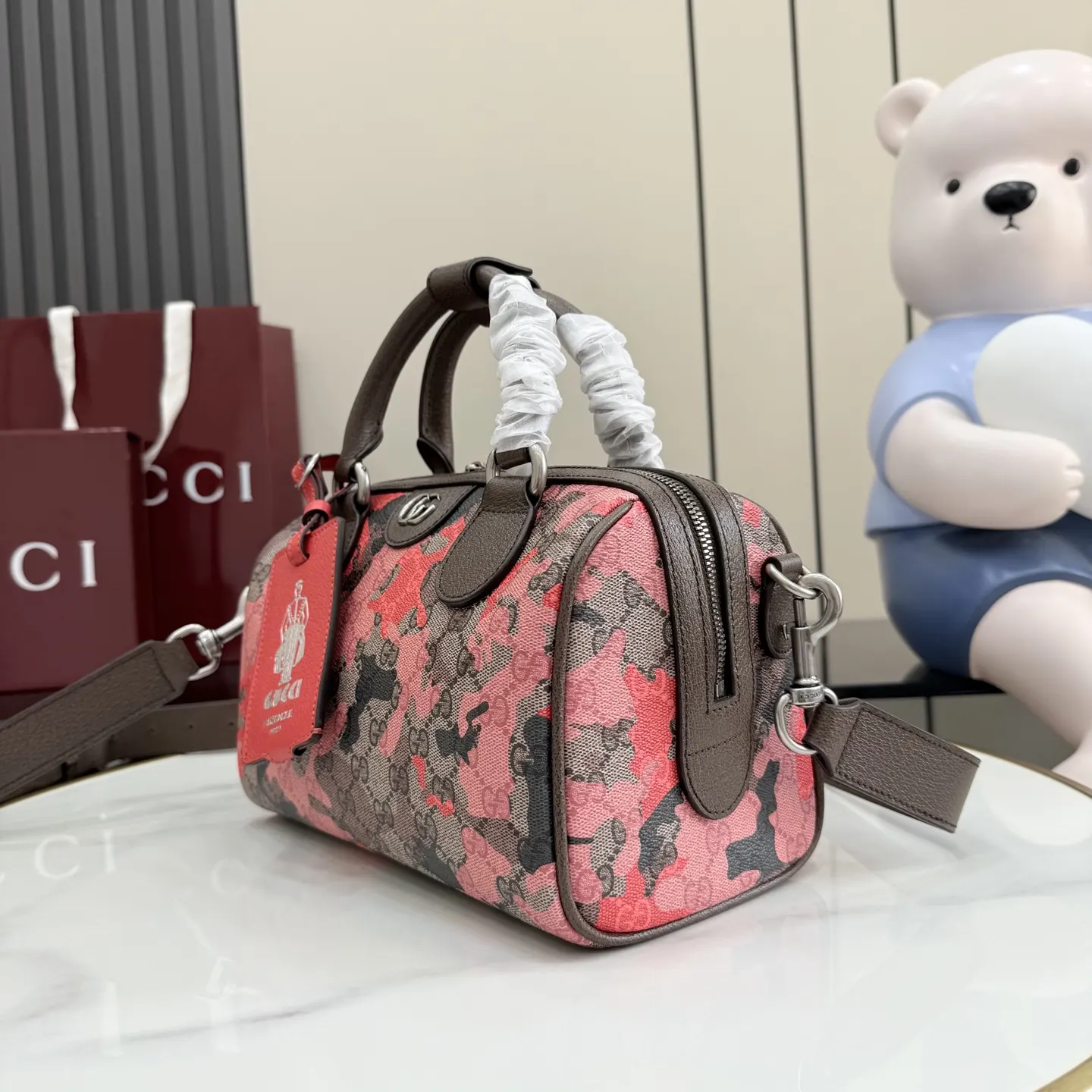 棕色 紅色 皮革 生动迷彩结合别致 色 焕新演绎經典GG图案 旅行袋 大容量旅行款