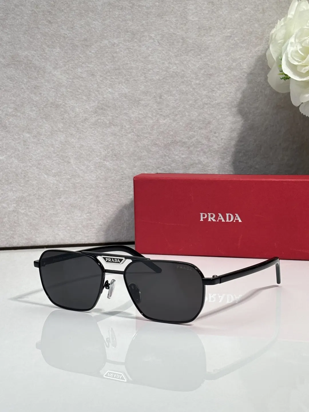 Prada 墨镜 時尚防晒款