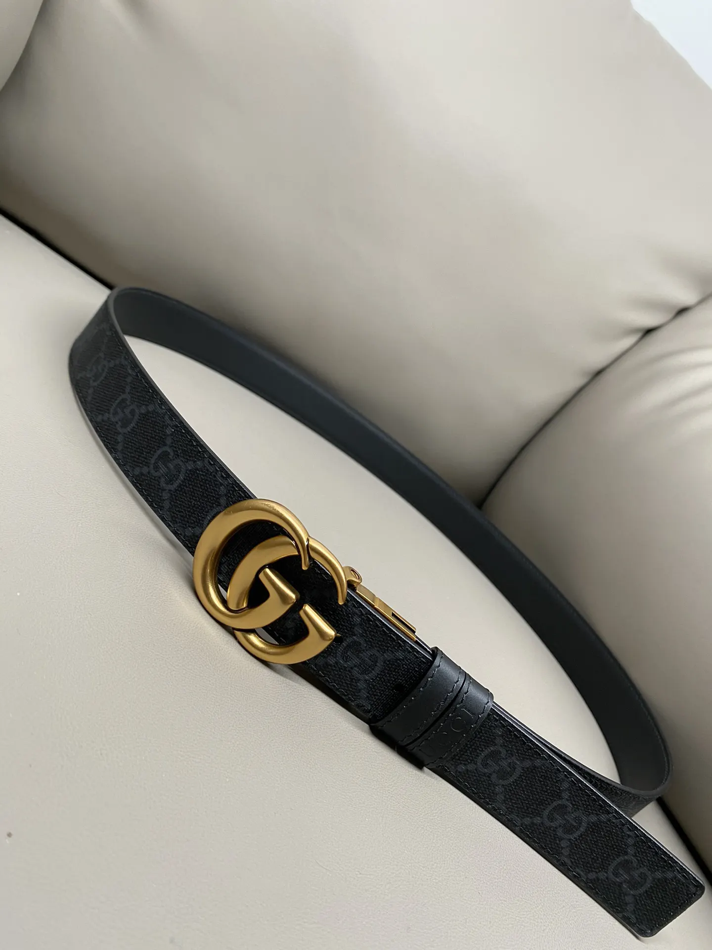 Gucci Marmont 双G扣牛皮双面腰带