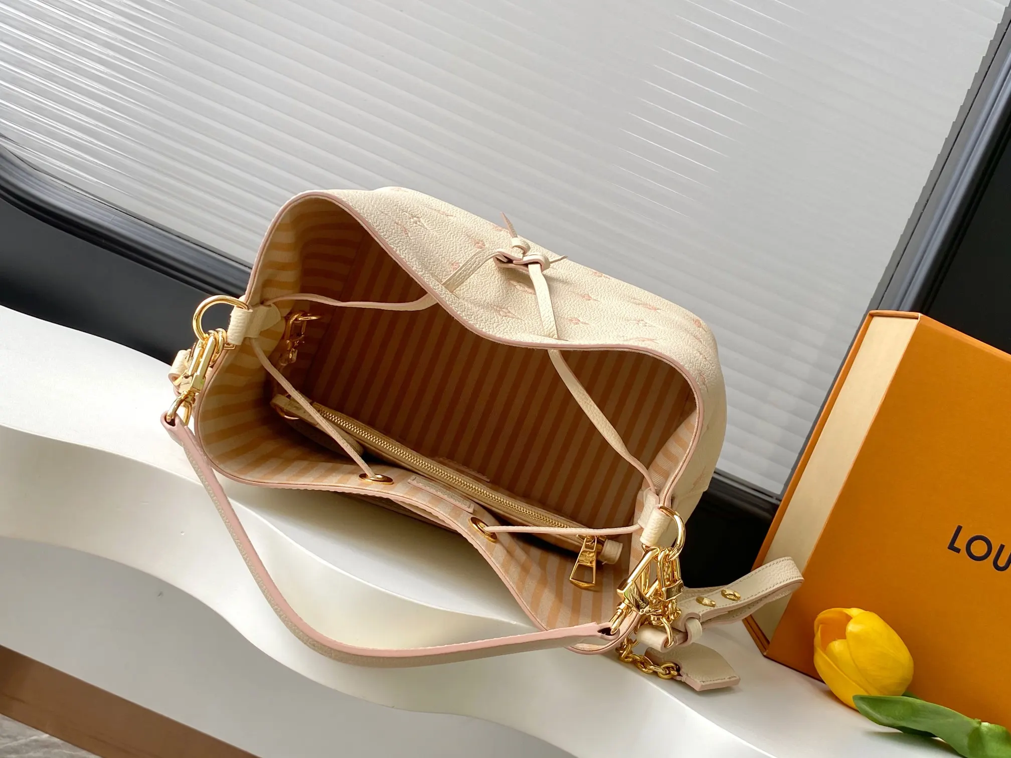 Chain Bag Leather Image 9 Chain Bag Leather Image 9