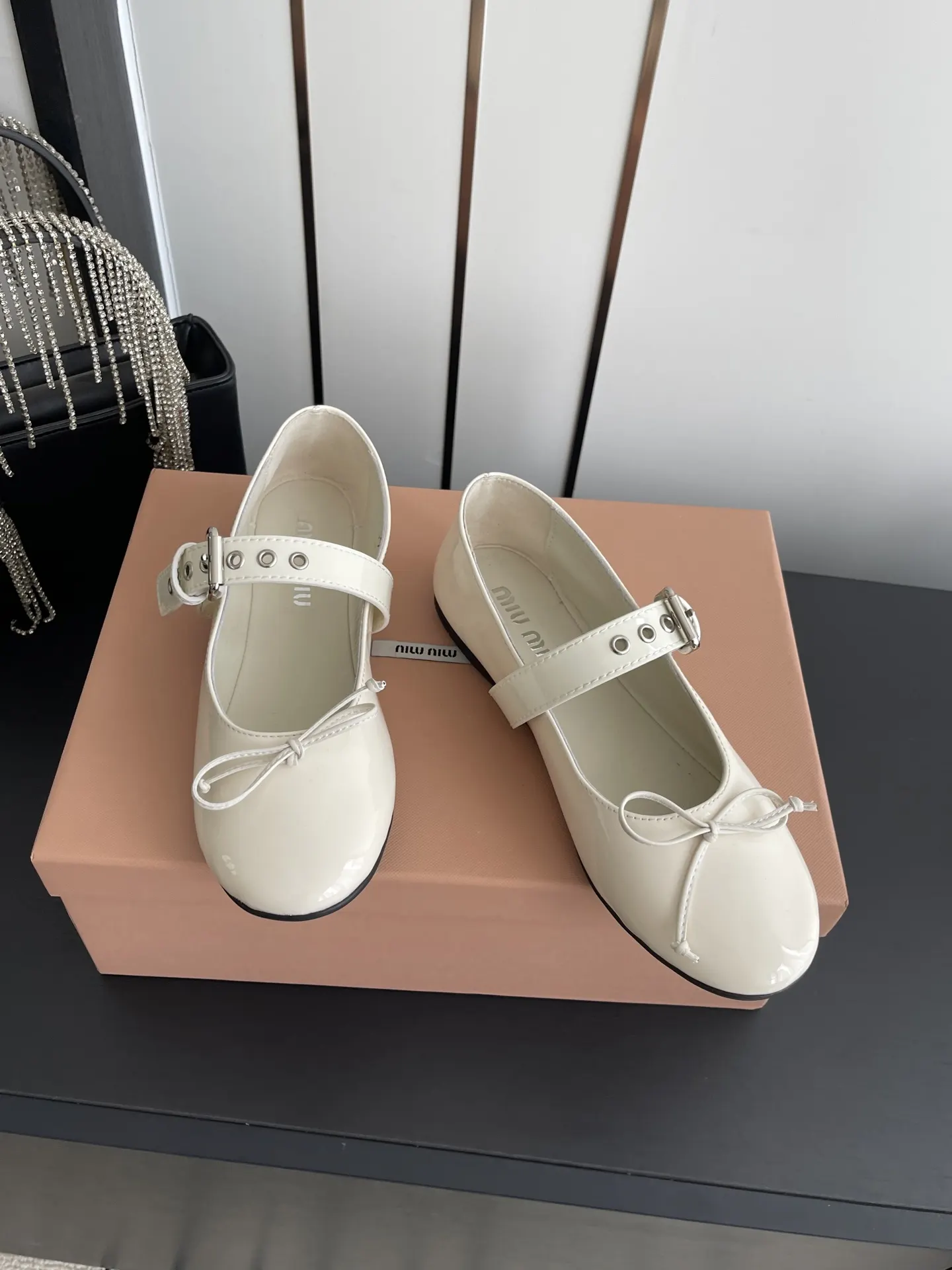 Miu Miu SS 平底鞋 通勤约会款