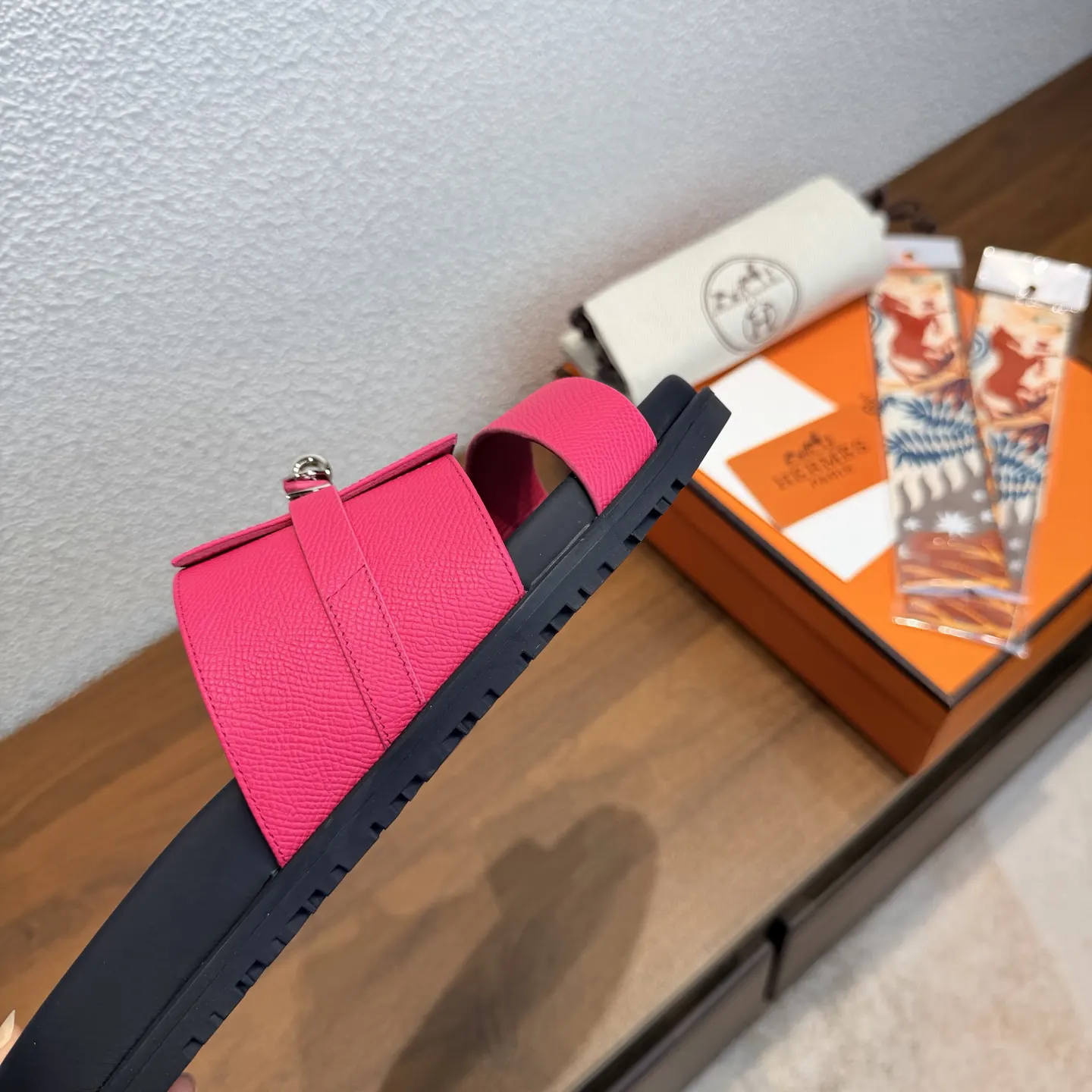 Hermès 经典 小牛皮 拖鞋 舒适