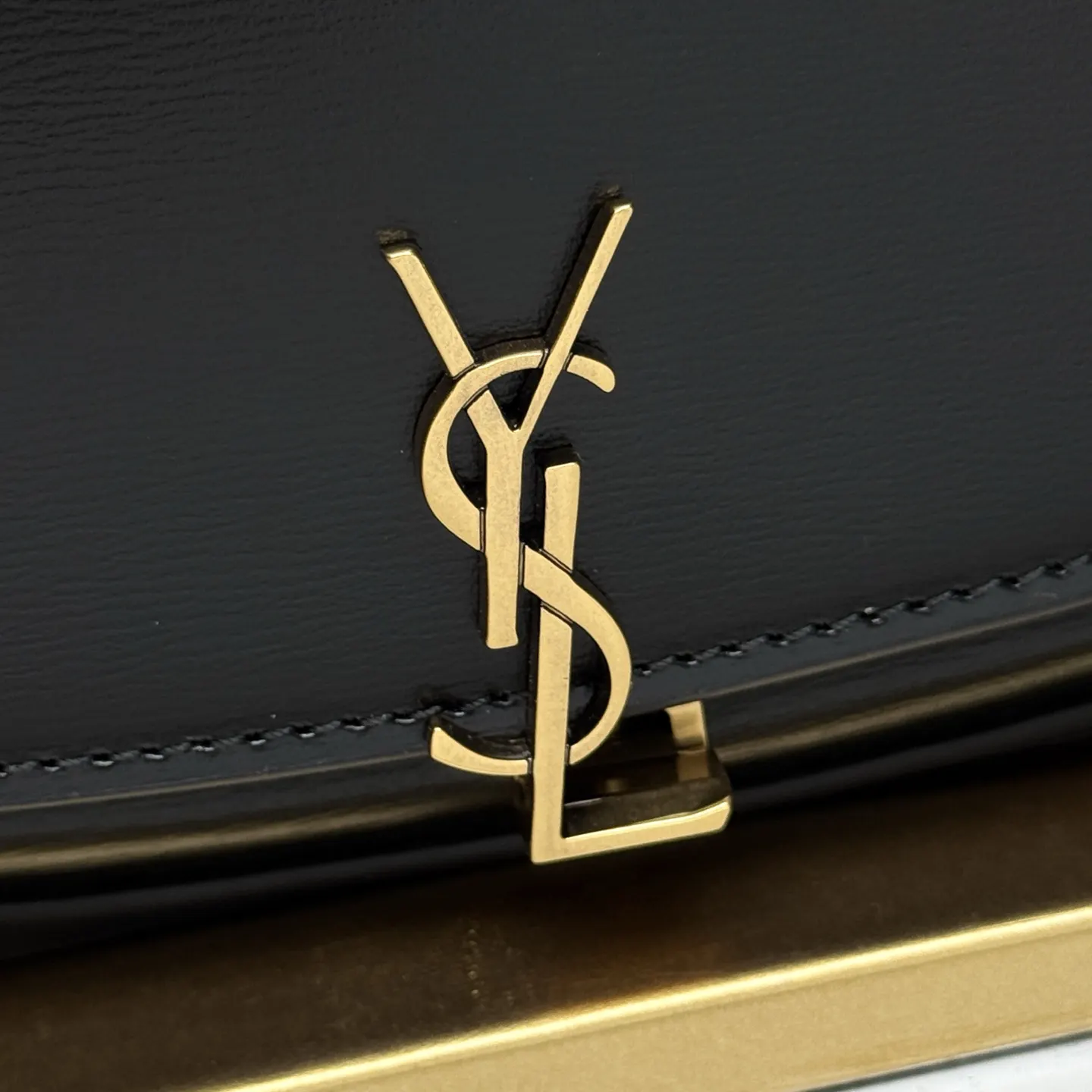 精品 黑 金 腋下包 復古腋下背款