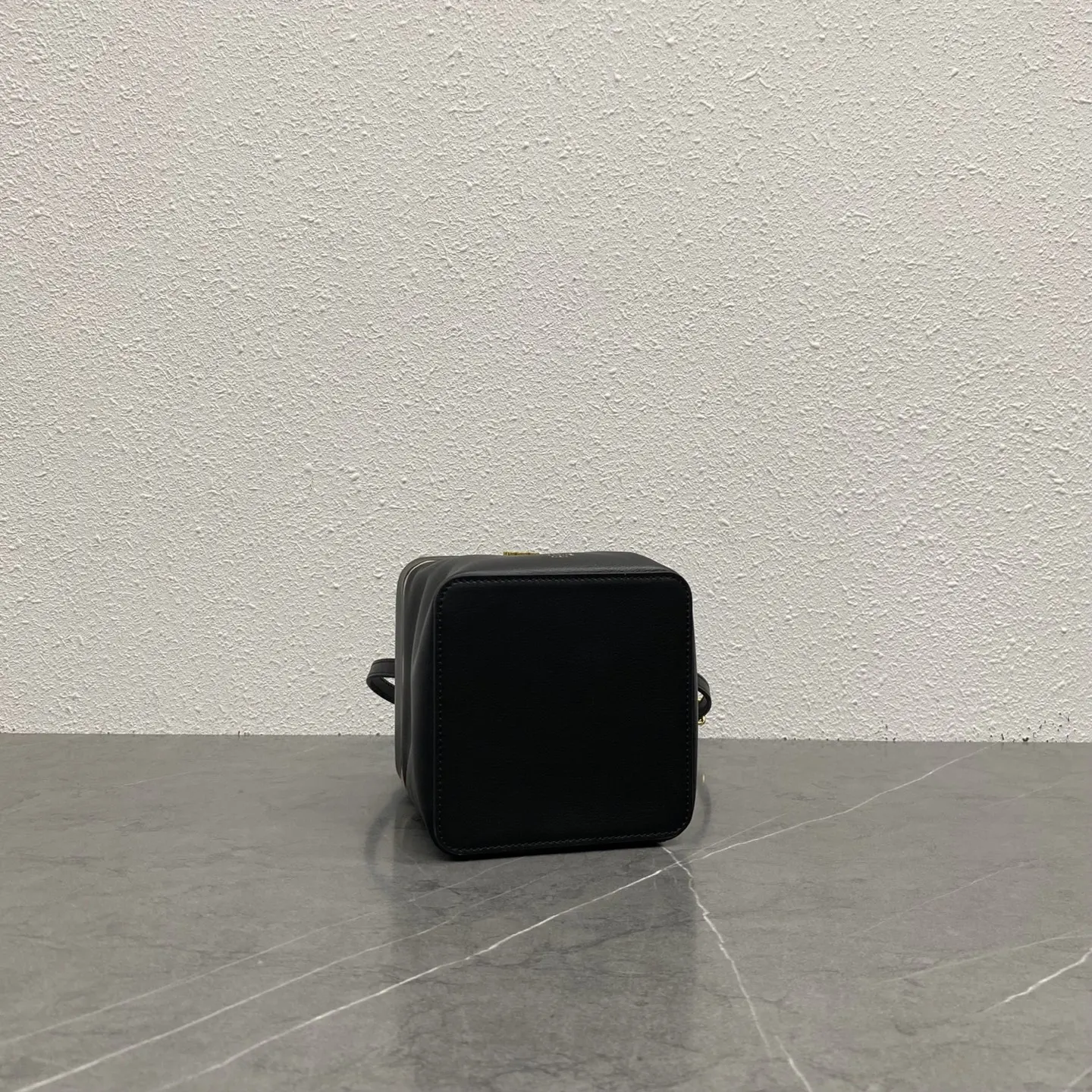 Celine Triomphe 黑色 金色 牛皮 單肩包 日常單肩背款