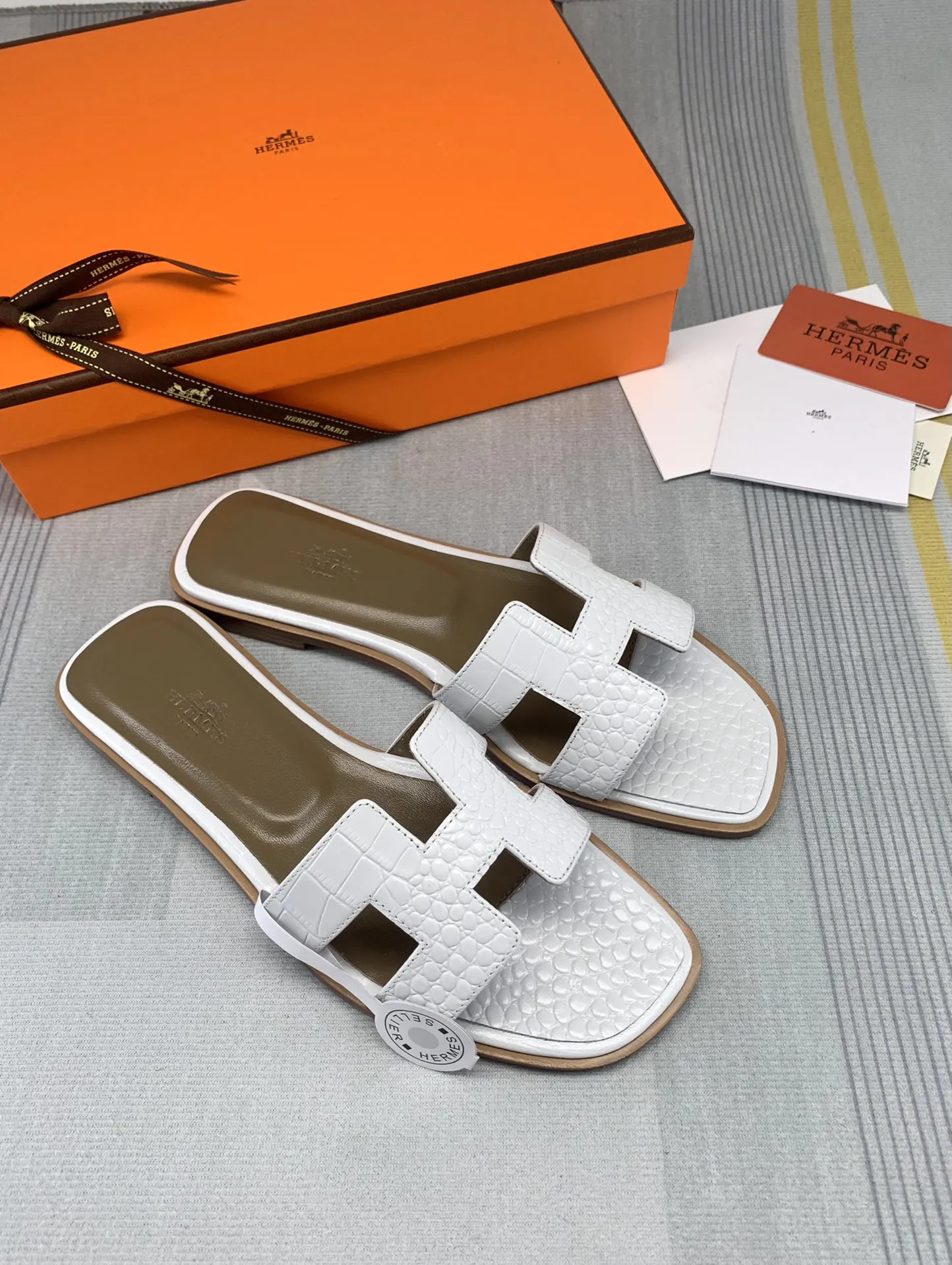Hermès Oran 白色 鳄鱼纹牛皮 拖鞋 舒适