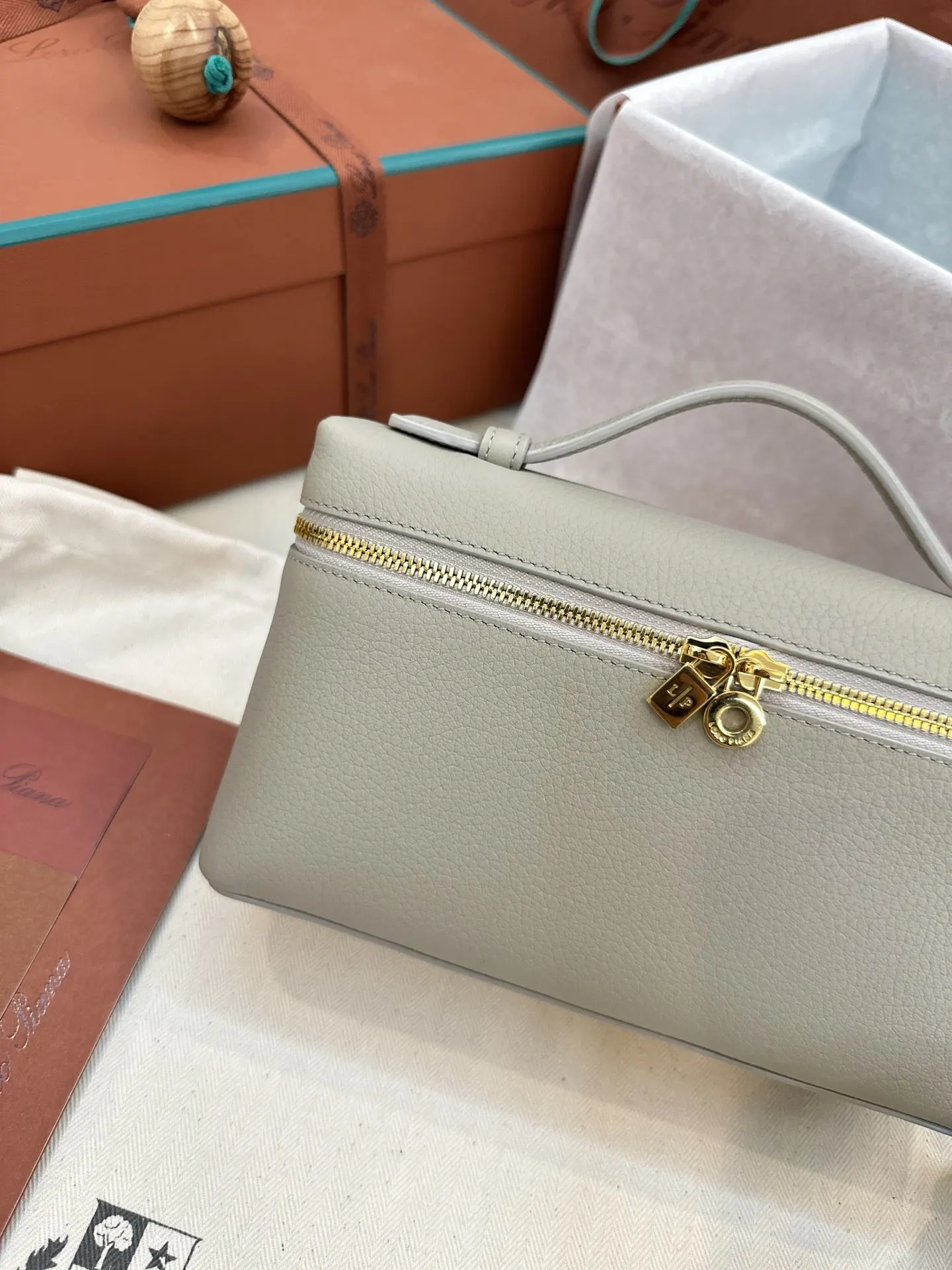 小牛皮 Loro Piana Extra Poket 手拿包 精致手拿款