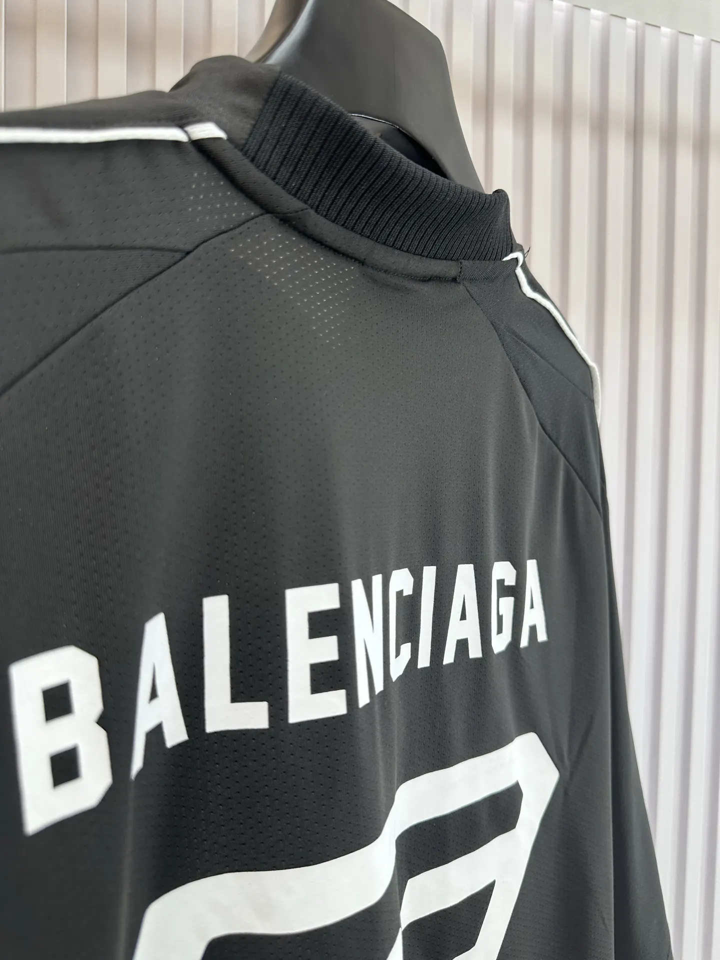 Balenciaga 黑色 Logo 短袖T恤(數字9) Balenciaga 黑色 Logo 短袖T恤(數字9)
