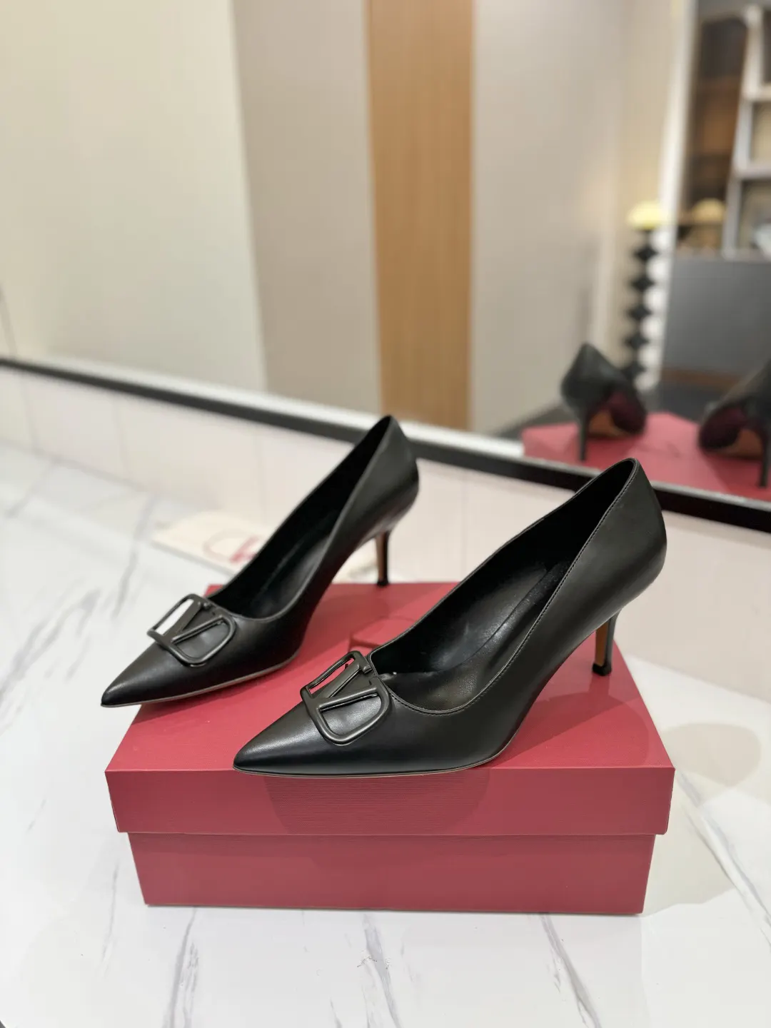 Valentino 金色 平底鞋 通勤约会款