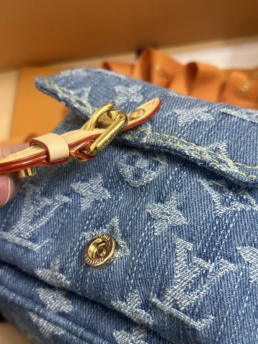 蓝色 POCHETTE ACCE 腋下包 复古腋下背款