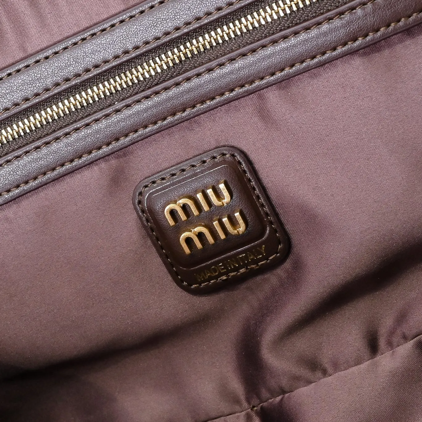 Miu 牛皮 中号MiuMiu 中号挂饰款公文 公文包 商務通勤款