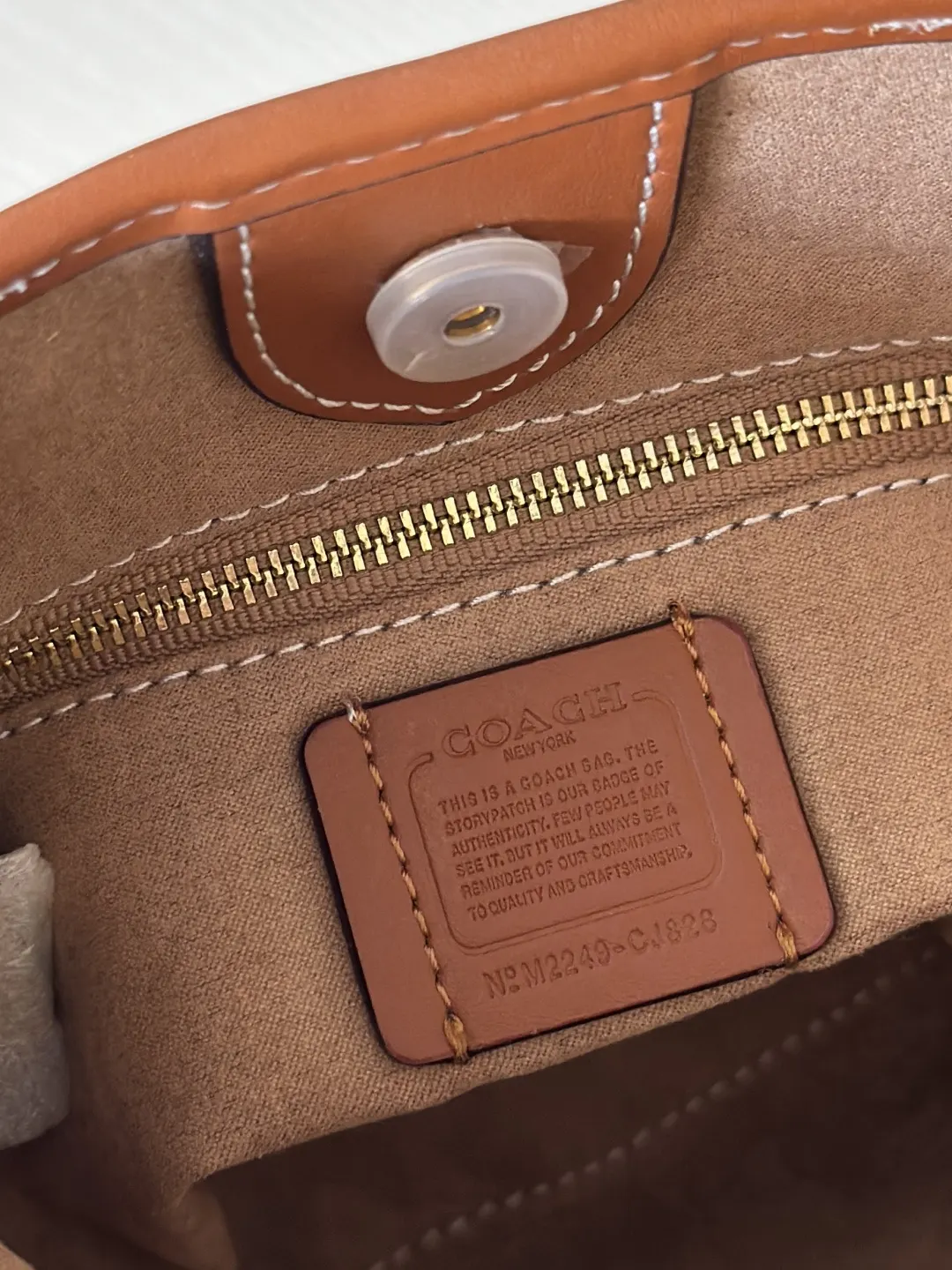 Coach 牛皮 雙肩包 实用雙肩款