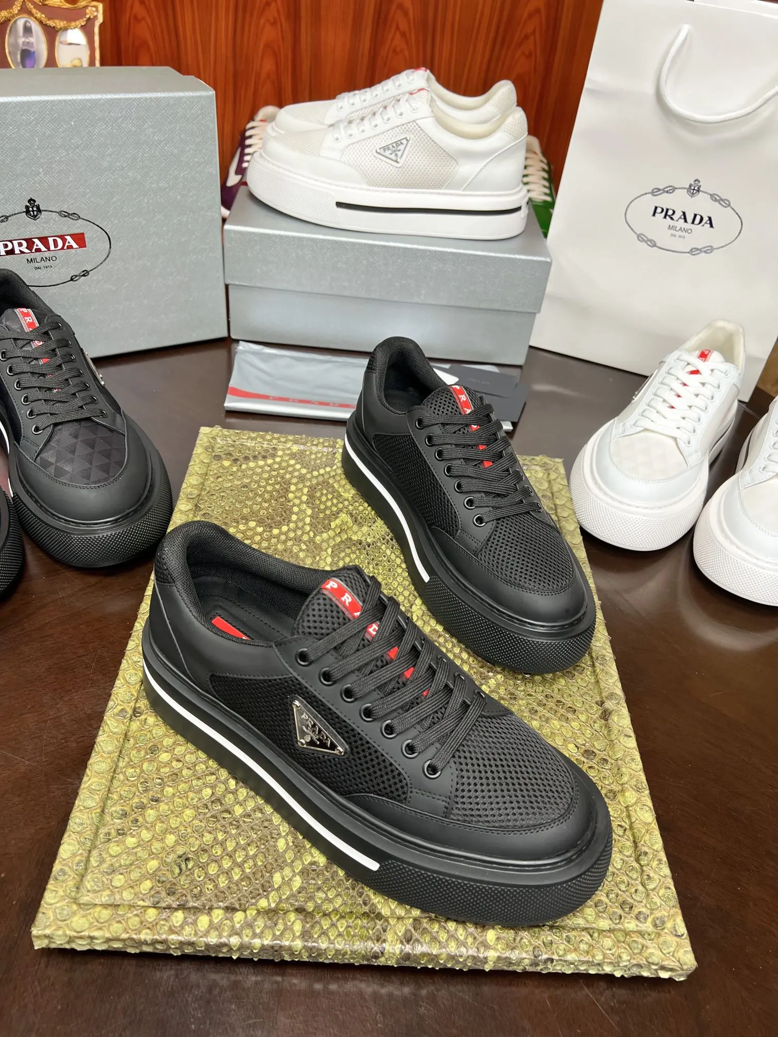 Prada Fashion Item Casual Versatile Leather