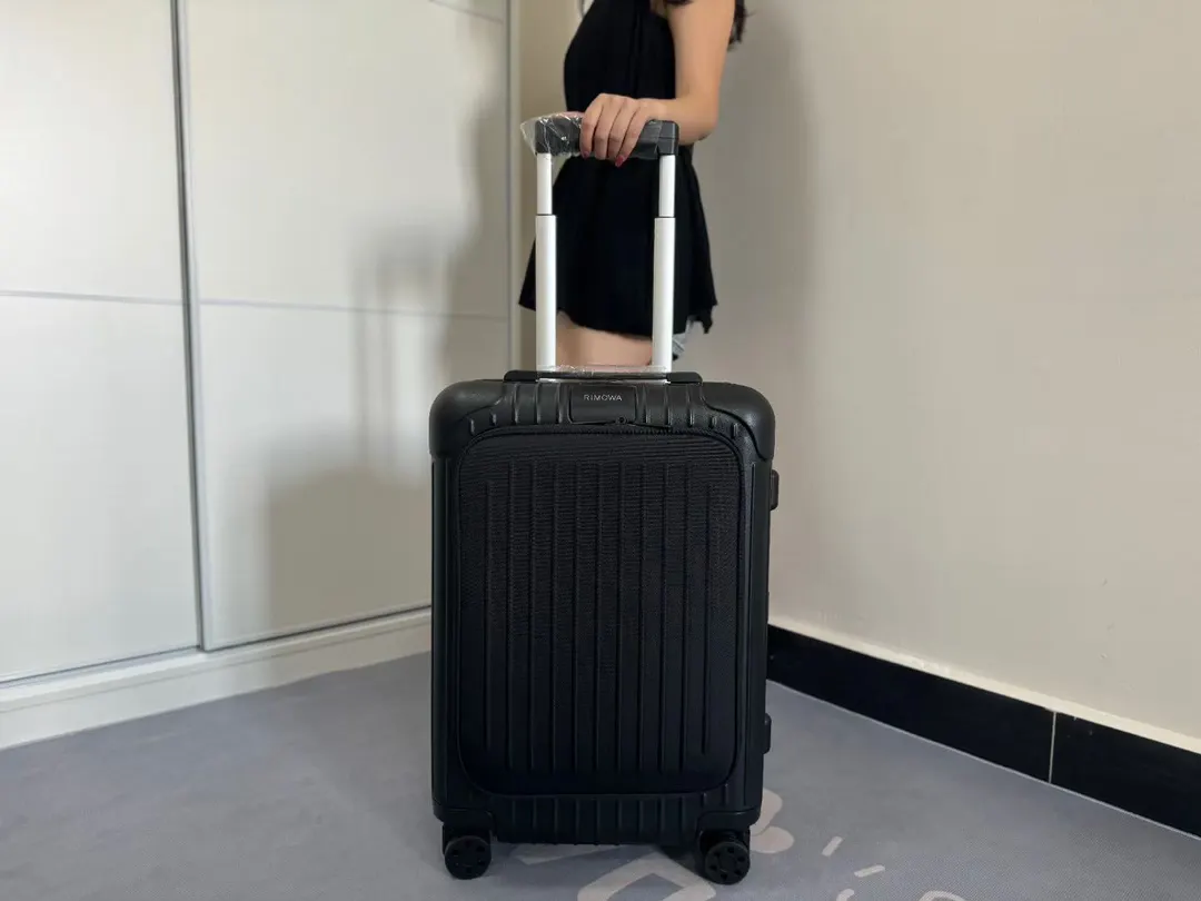 黑色 全新对 玫瑰 黑色Sleeve系列 尤其適合出 行李箱 旅行拉杆款 輕便出行款