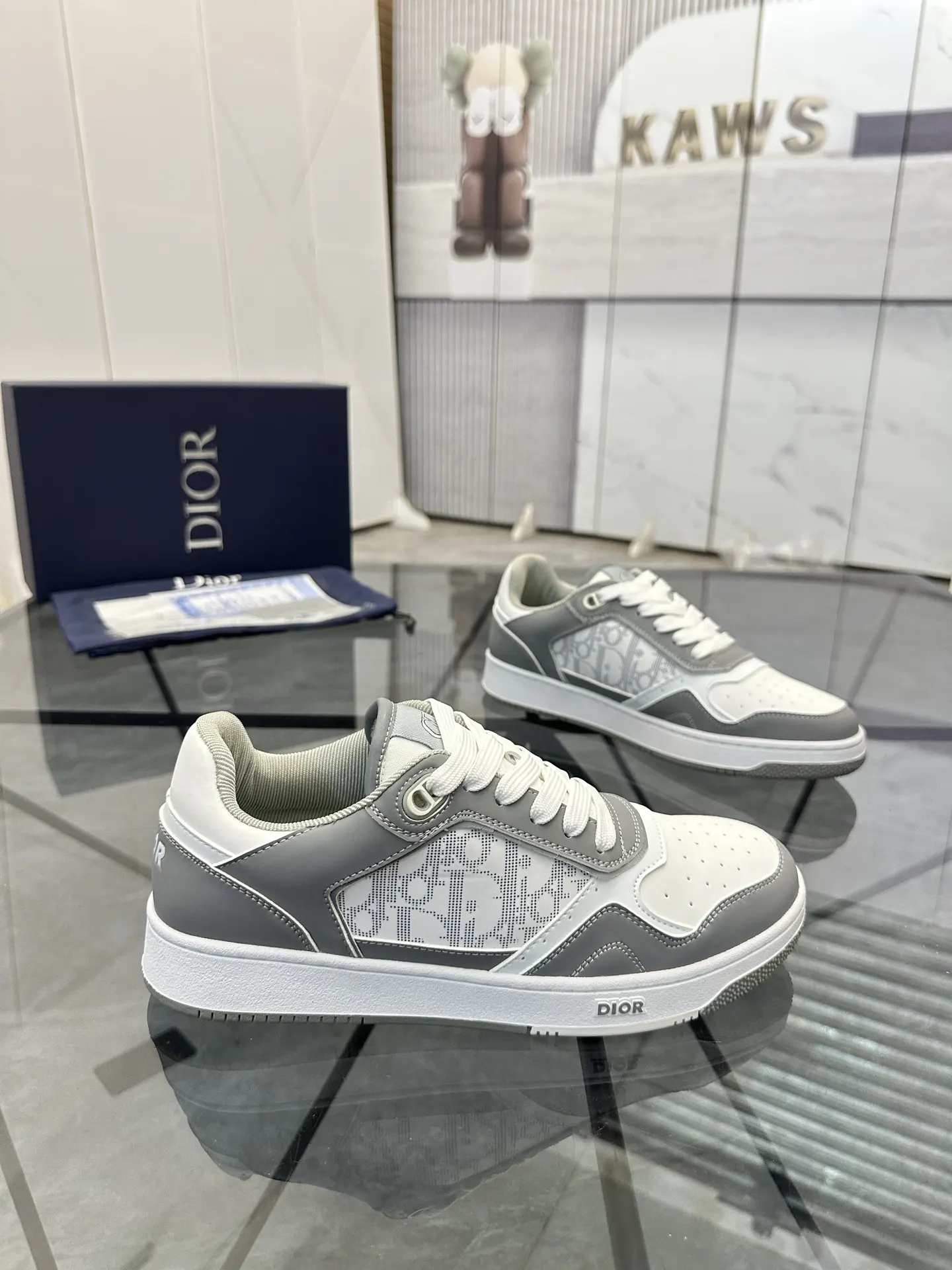 Dior 白灰拼色牛皮低帮运动鞋 休闲款