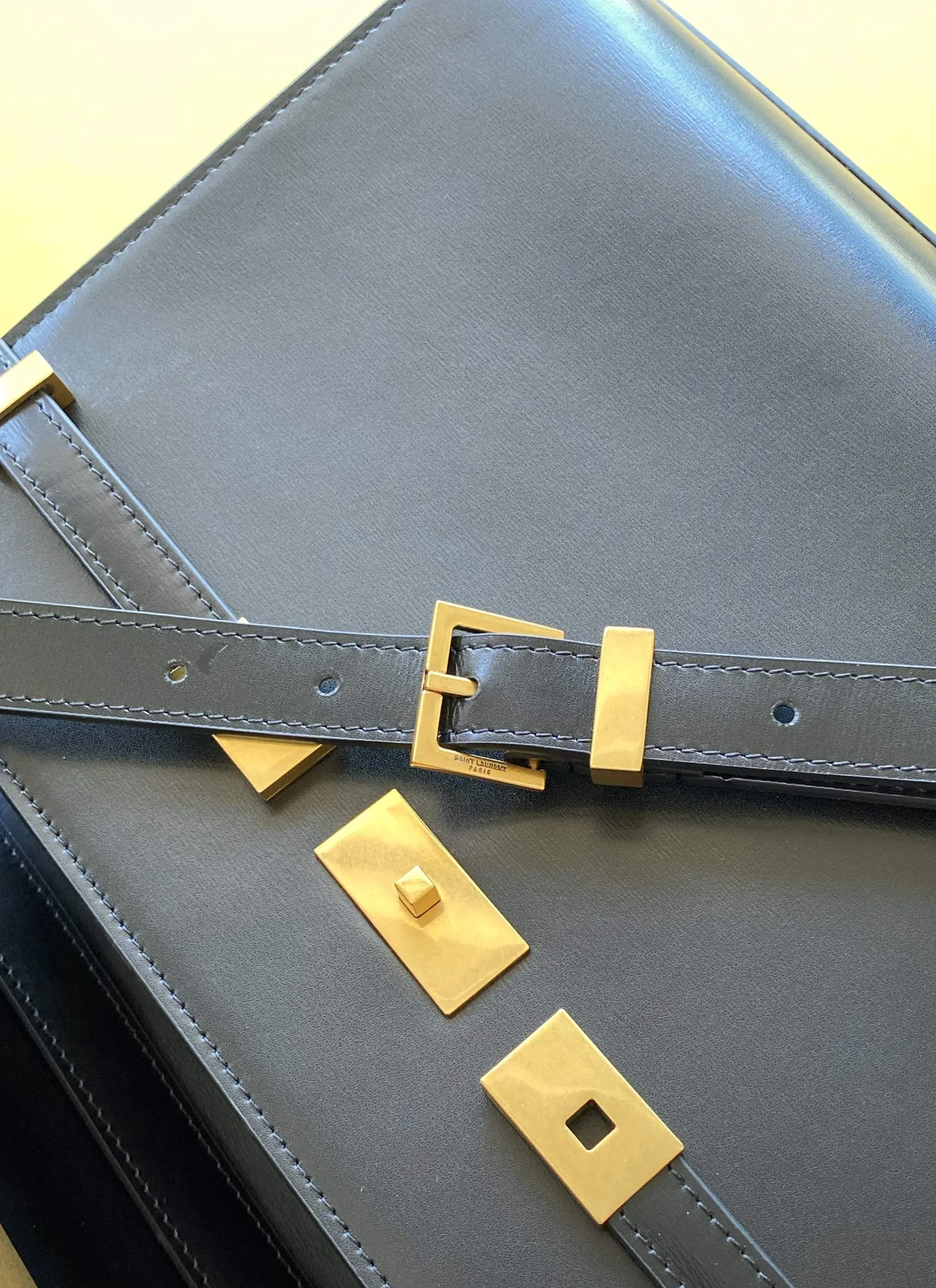 YSL 牛皮 商务 休闲两者结合 总结起来就是百搭 腋下包 复古腋下背款