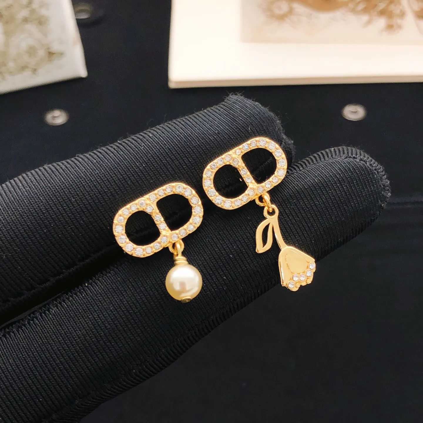 Dior CD吊坠耳环 金色精致