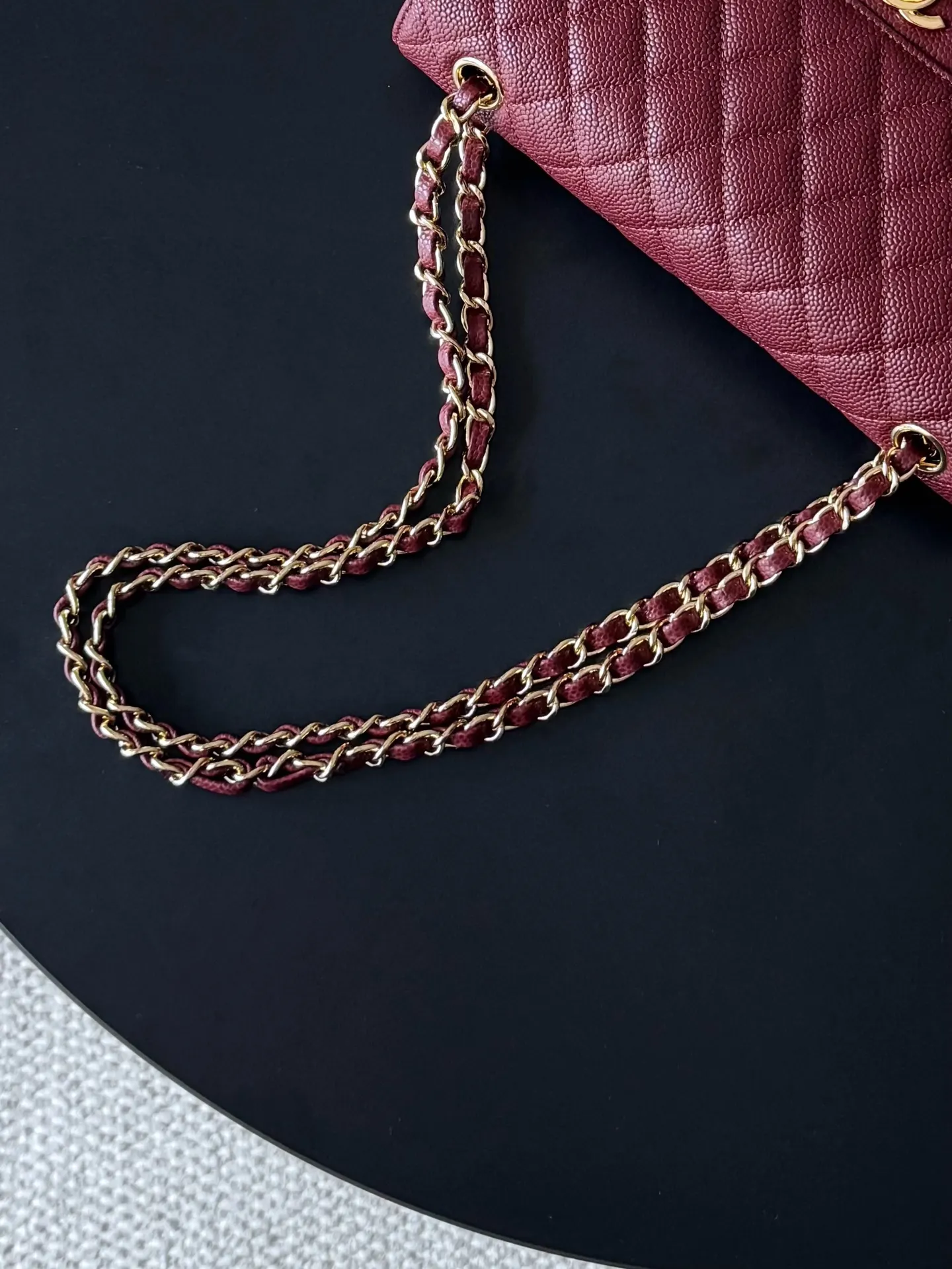 Chanel 酒红色牛皮菱格链条包 金扣