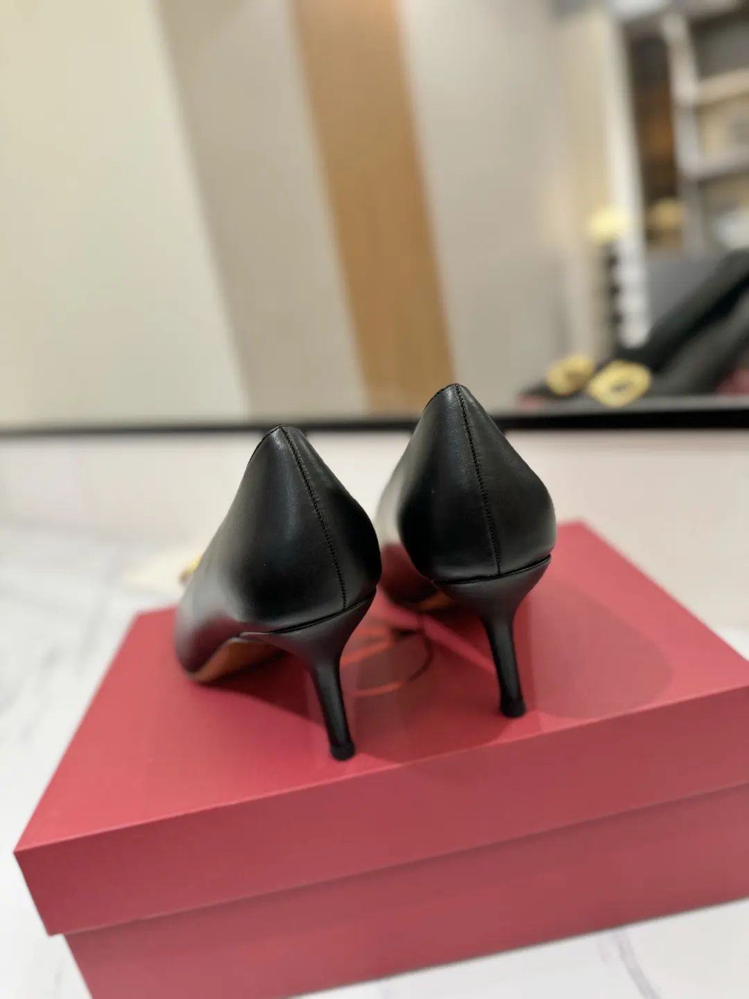 Valentino 金色 平底鞋 通勤约会款 款02