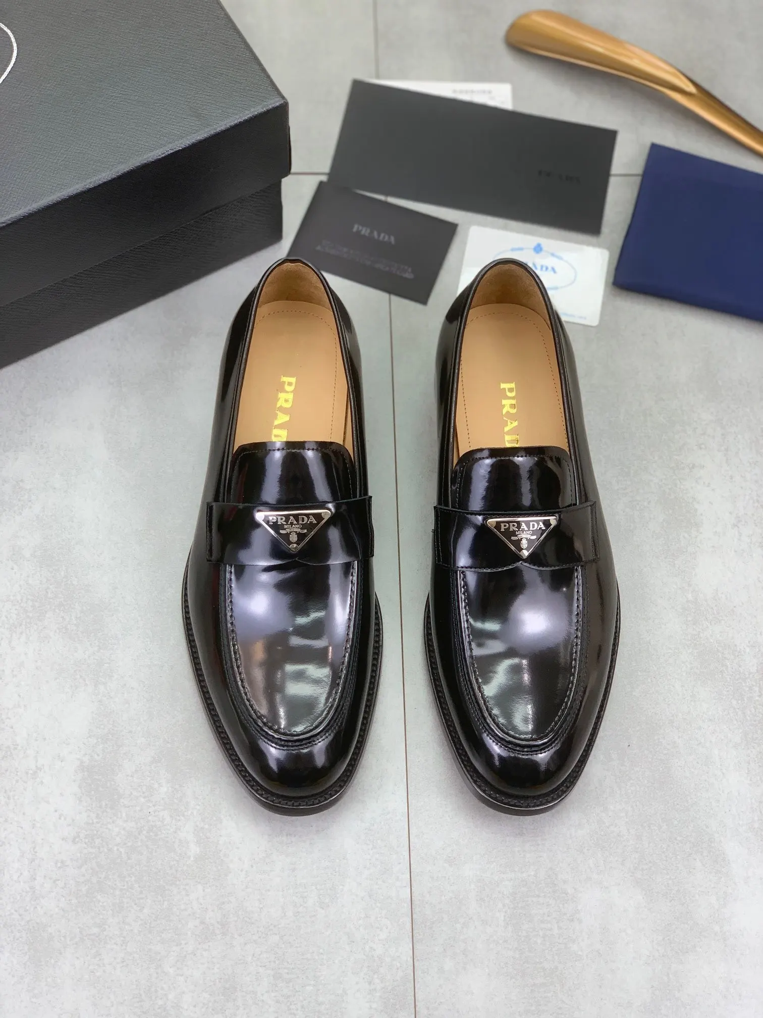 PRADA 牛皮 休闲鞋 舒适百搭款