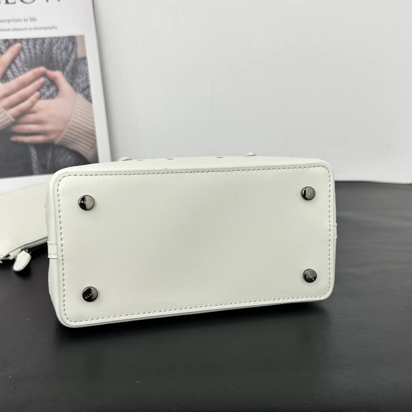 白色 牛皮 ALAÏA 中号 白色 波浪图案 ALAIA 托特包 大容量托特款