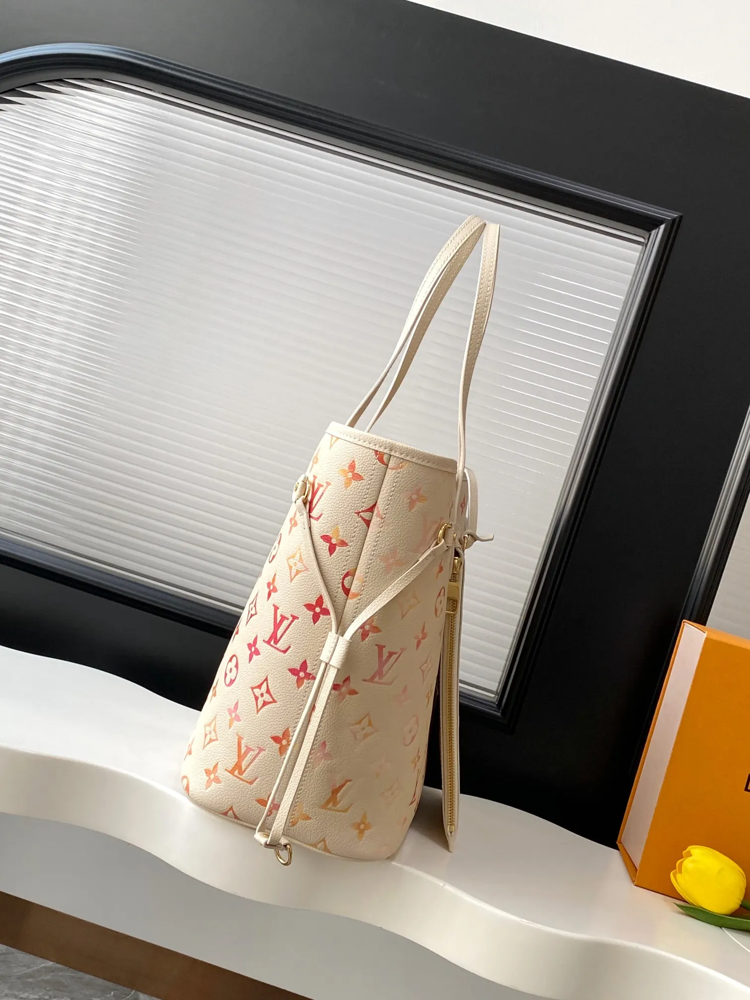 Neverfull 黑色 白色 手拿包 精致手拿款