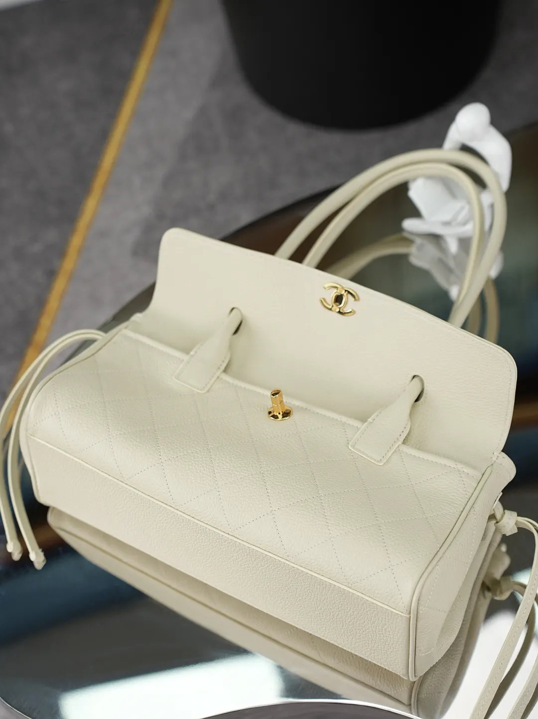 Chanel White Hobo Shoulder Bag Vintage Leather
