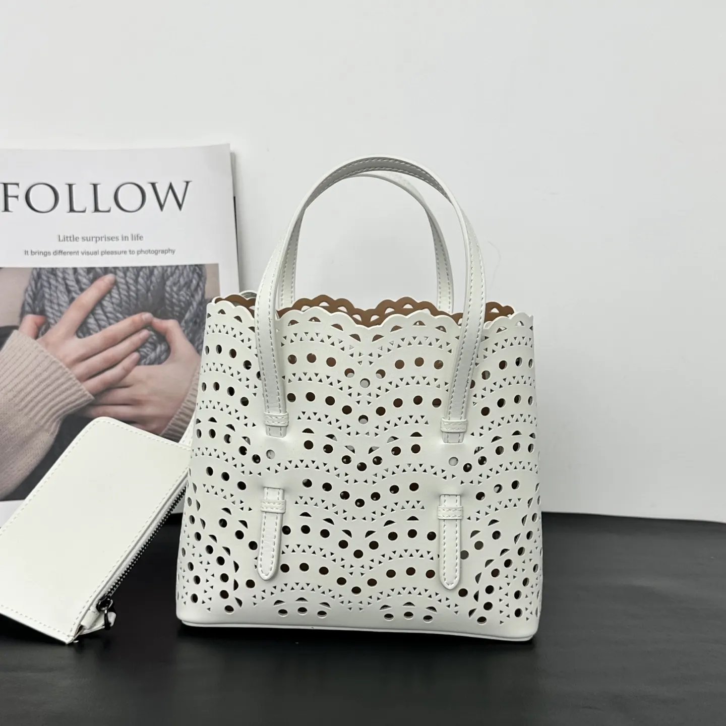白色 牛皮 ALAÏA 中号 白色 波浪图案 ALAIA 托特包 大容量托特款