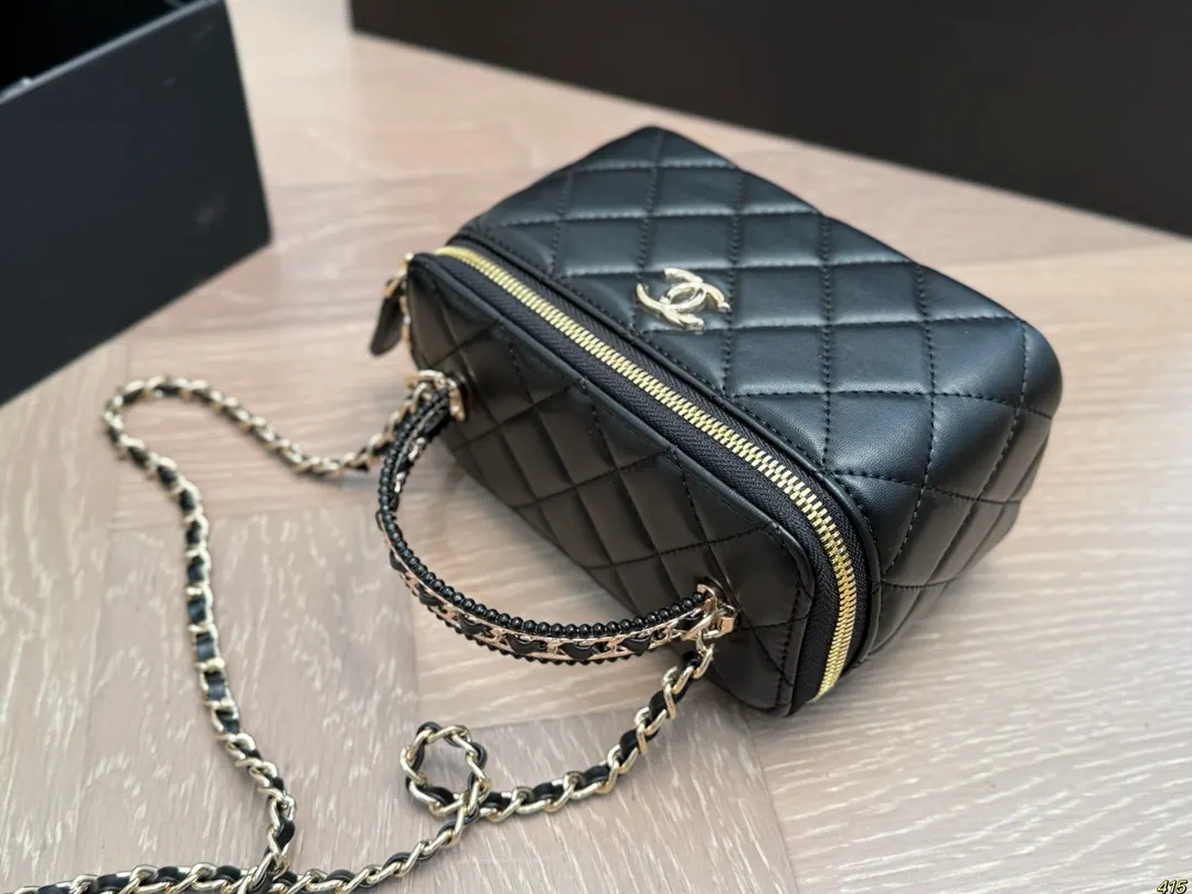 CHANEL 羊皮 羊皮纹 手柄化妝盒 那么好看 那么 斜背包 輕便斜挎款