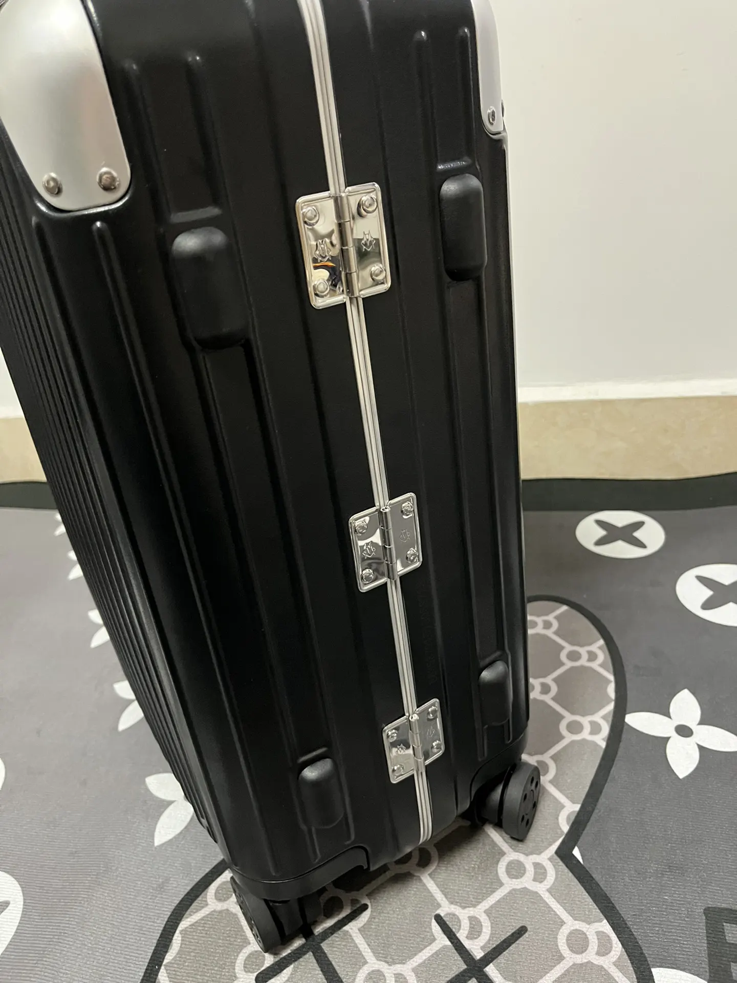 Rimowa Black White Suitcase Travel Lightweight
