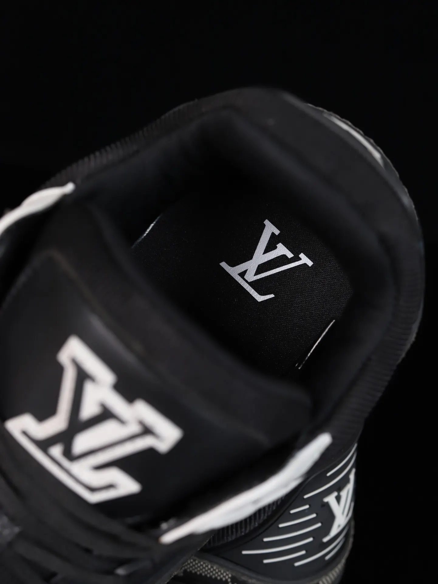 Louis Vuitton 运动鞋