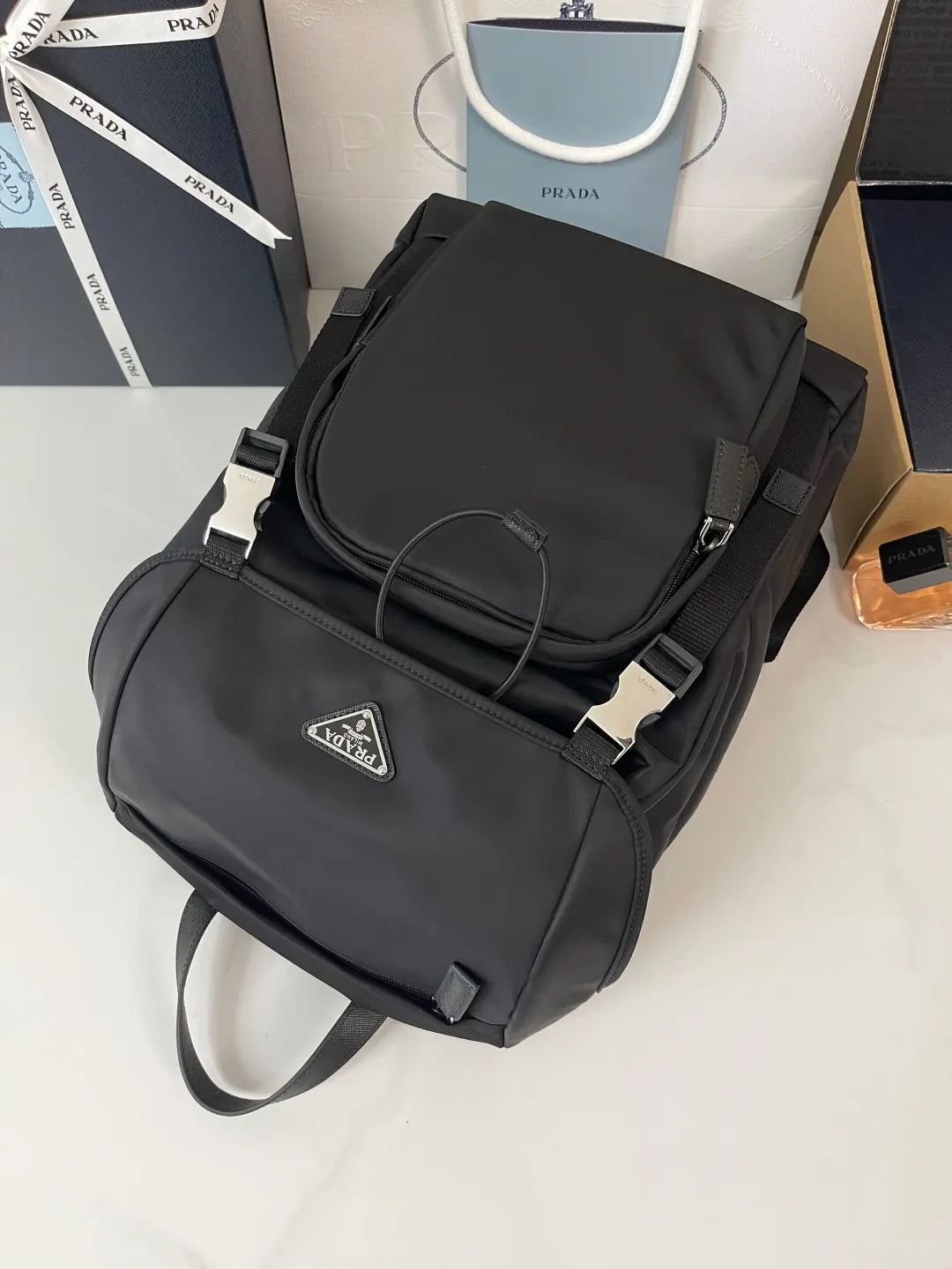 Prada 尼龍 雙肩包 实用雙肩款