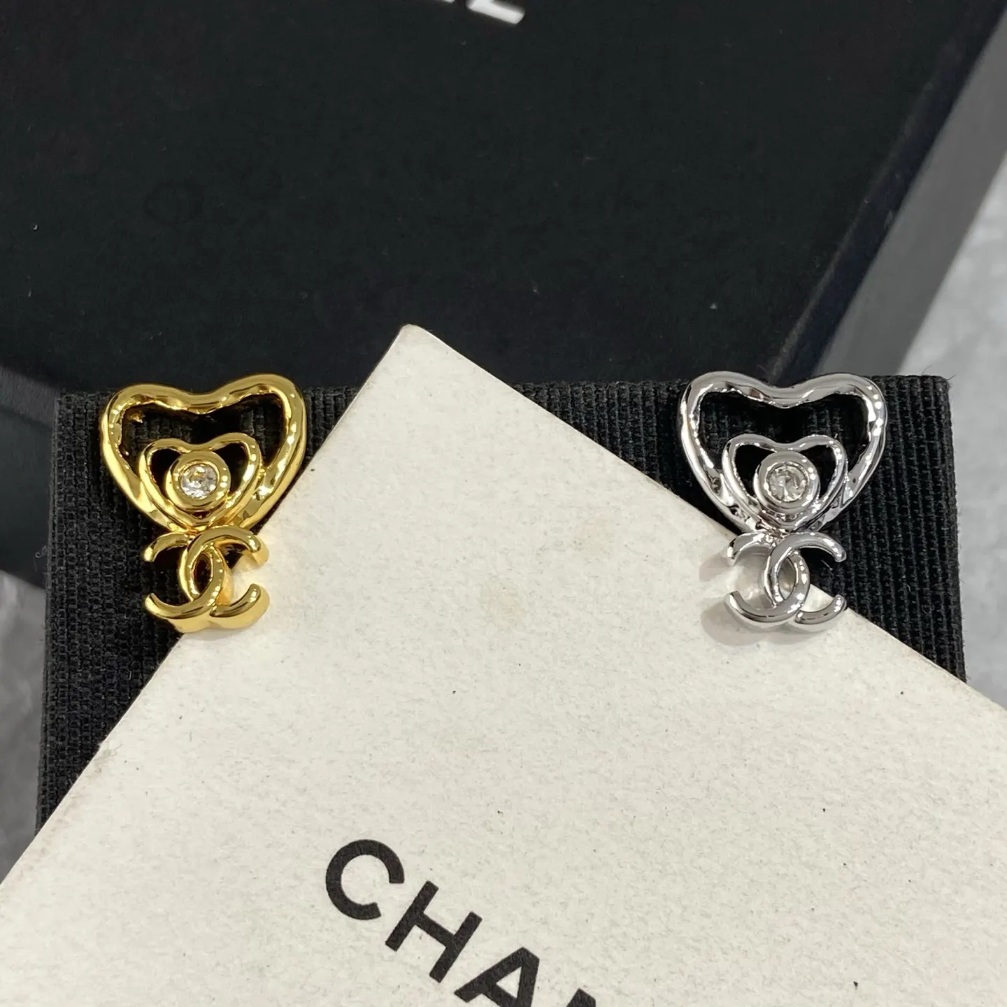 Chanel 双C 钻石 耳钉 小巧点缀 耳飾