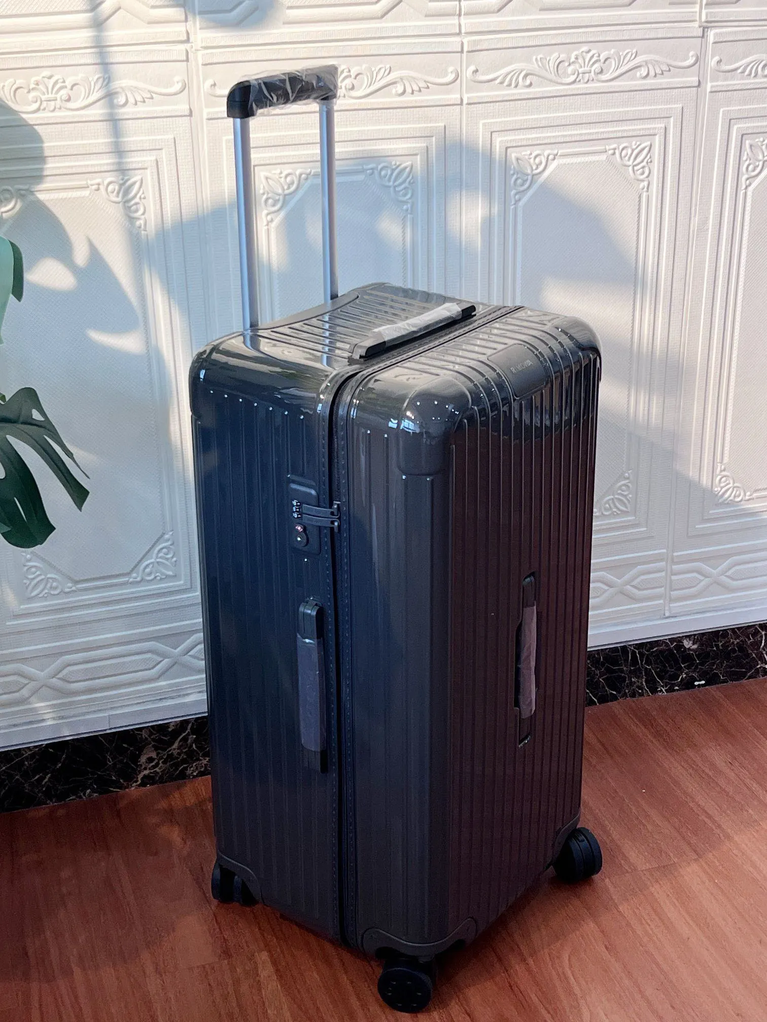 Black White Suitcase Travel Lightweight