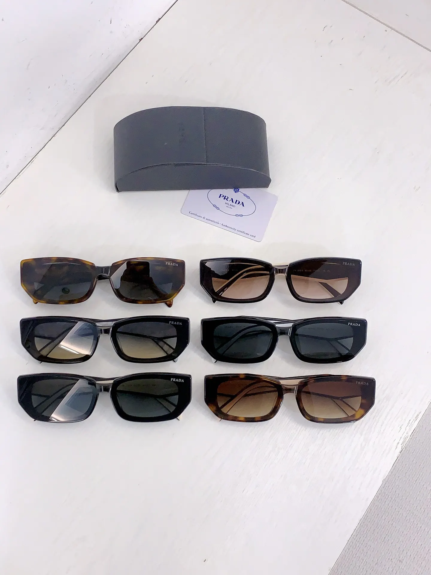 Prada PR 2151S 太阳镜