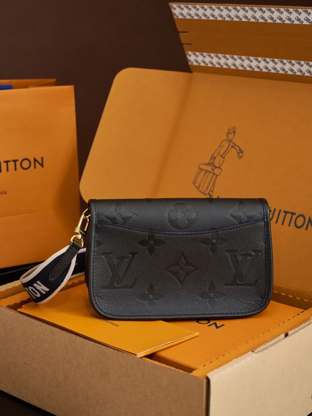 Louis Vuitton 黑色 Monogram 斜挎包