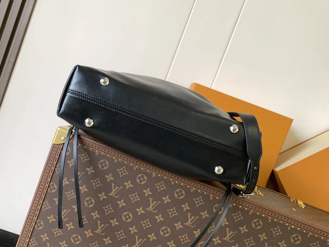 牛皮 Duty 中号手袋出自 Vib 收納包 旅行收納款
