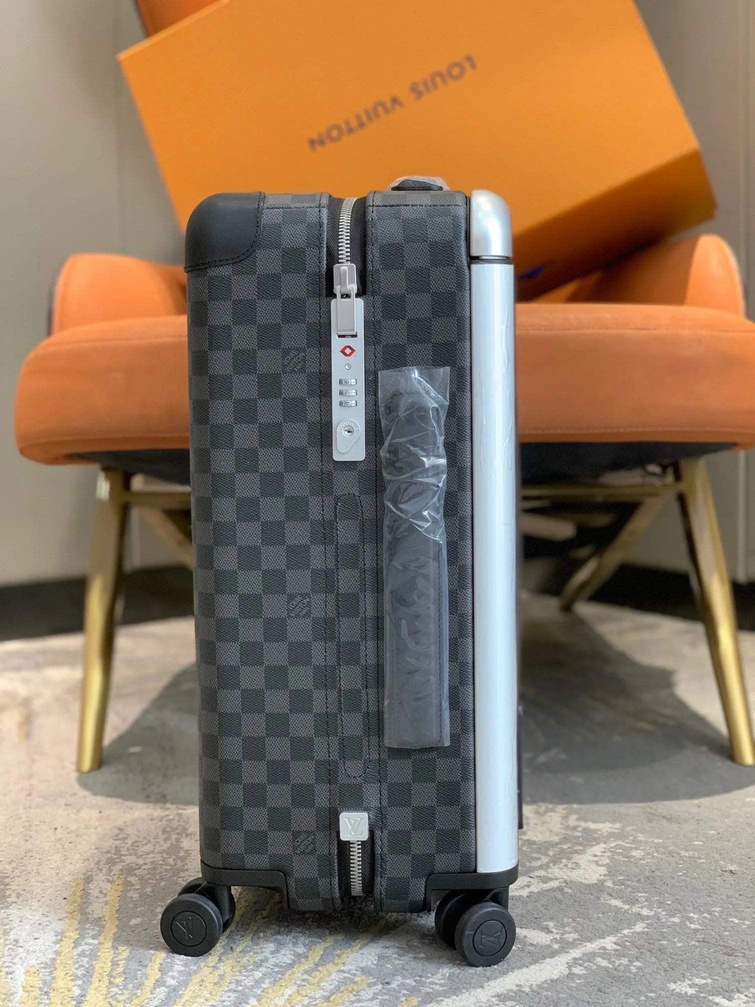 LV 銀色 真皮行李箱拉杆箱登机箱拉箱 拉杆真皮包裹 旅行拉杆款 輕便出行款