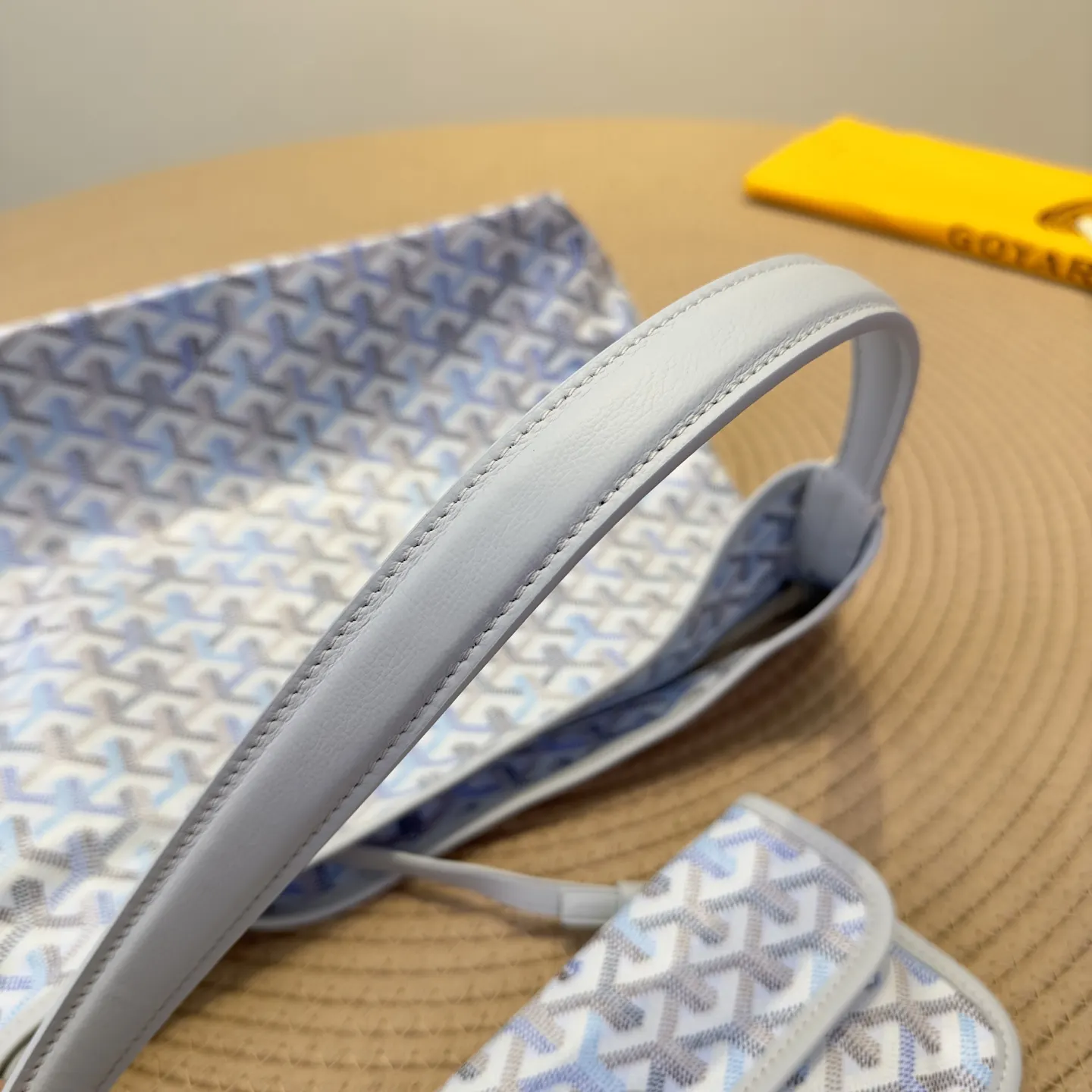 Goyard 粉色 腋下包 实拍款02 精選款(數字8) Goyard 粉色 腋下包 实拍款02 精選款(數字8)