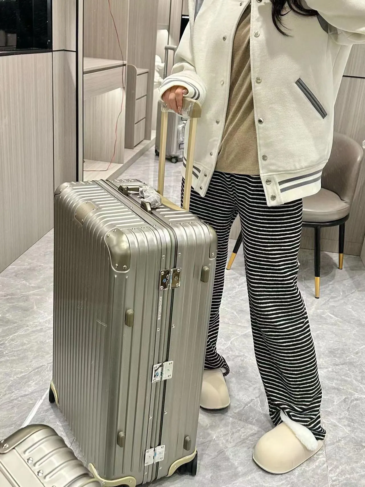 黑色 银色 Tsa国际海关锁通网国际畅通无阻 行李箱 旅行拉杆款 轻便出行款