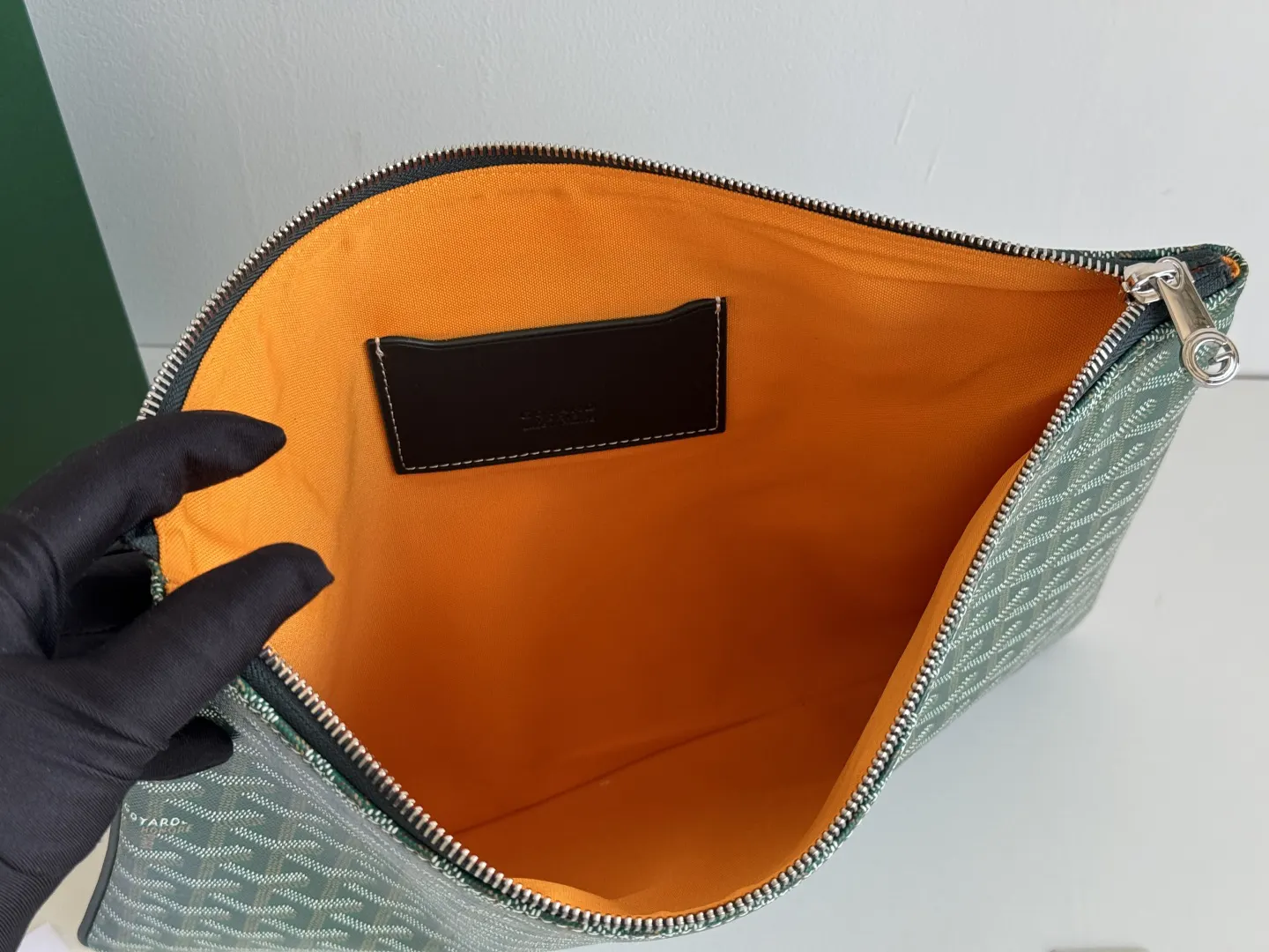 Goyard 牛皮 戈雅 手拿包MGM尺寸同A 纸大小 可用作 精致手拿款(數字9) Goyard 牛皮 戈雅 手拿包MGM尺寸同A 纸大小 可用作 精致手拿款(數字9)