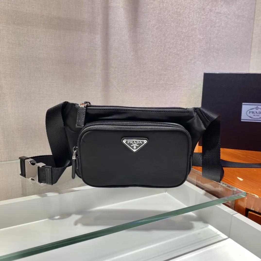 Prada 2VH128 腰包 轻便实用