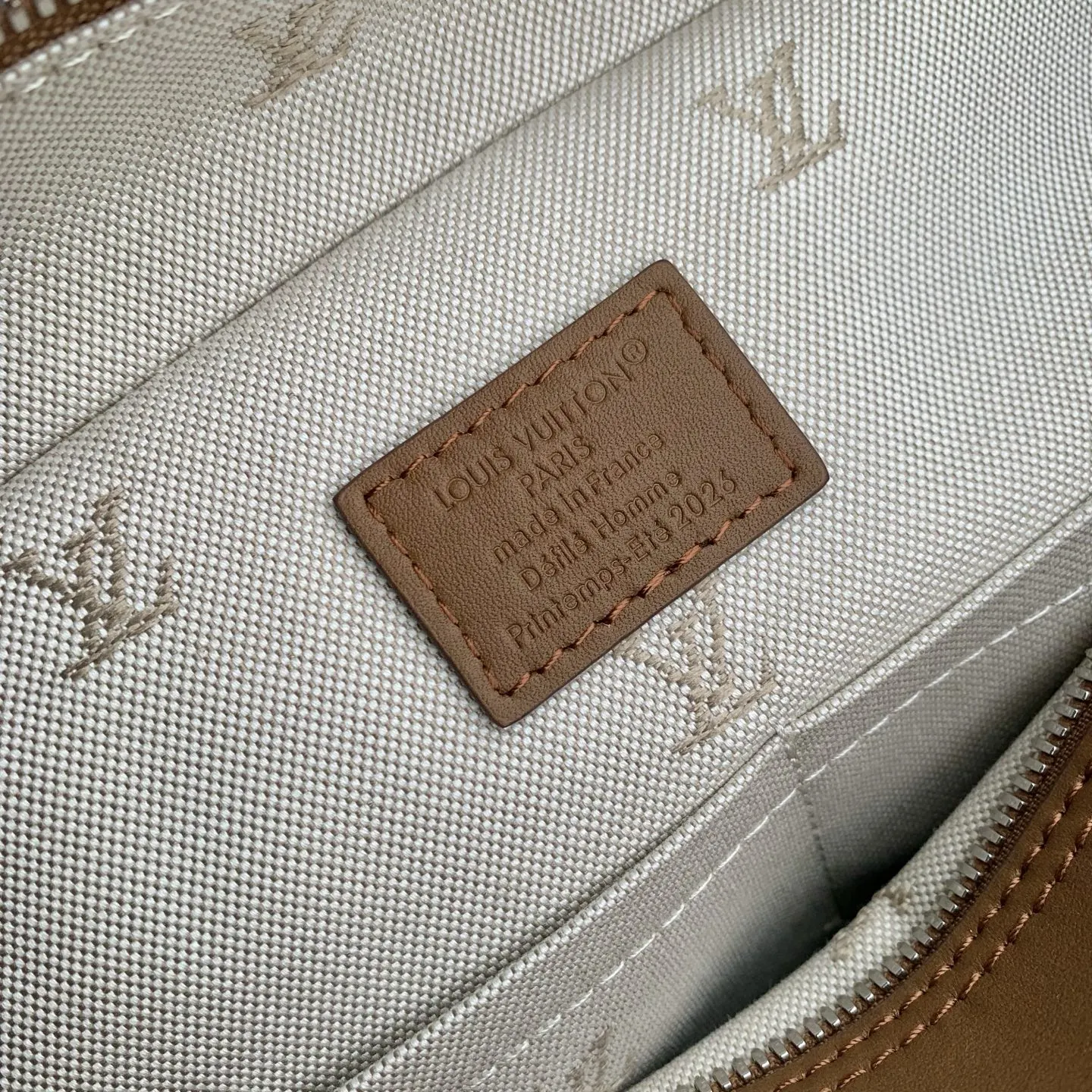 LV 棕色 提花 Blason 提花织物内里蕴藏充裕容量 能轻松收纳笔 收纳包 旅行收纳款