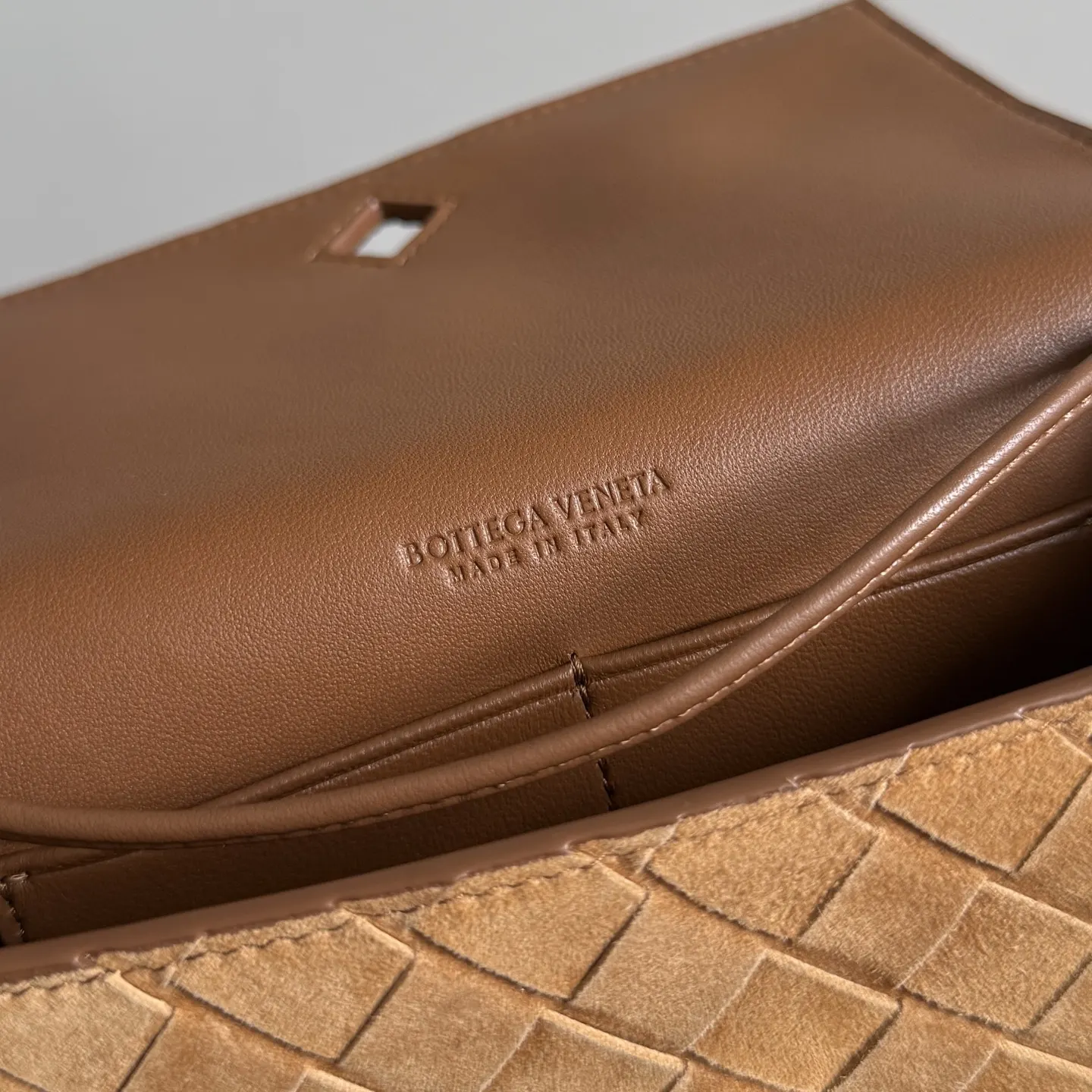 Bottega Veneta 皮革 手拿包 精致手拿款(數字9) Bottega Veneta 皮革 手拿包 精致手拿款(數字9)