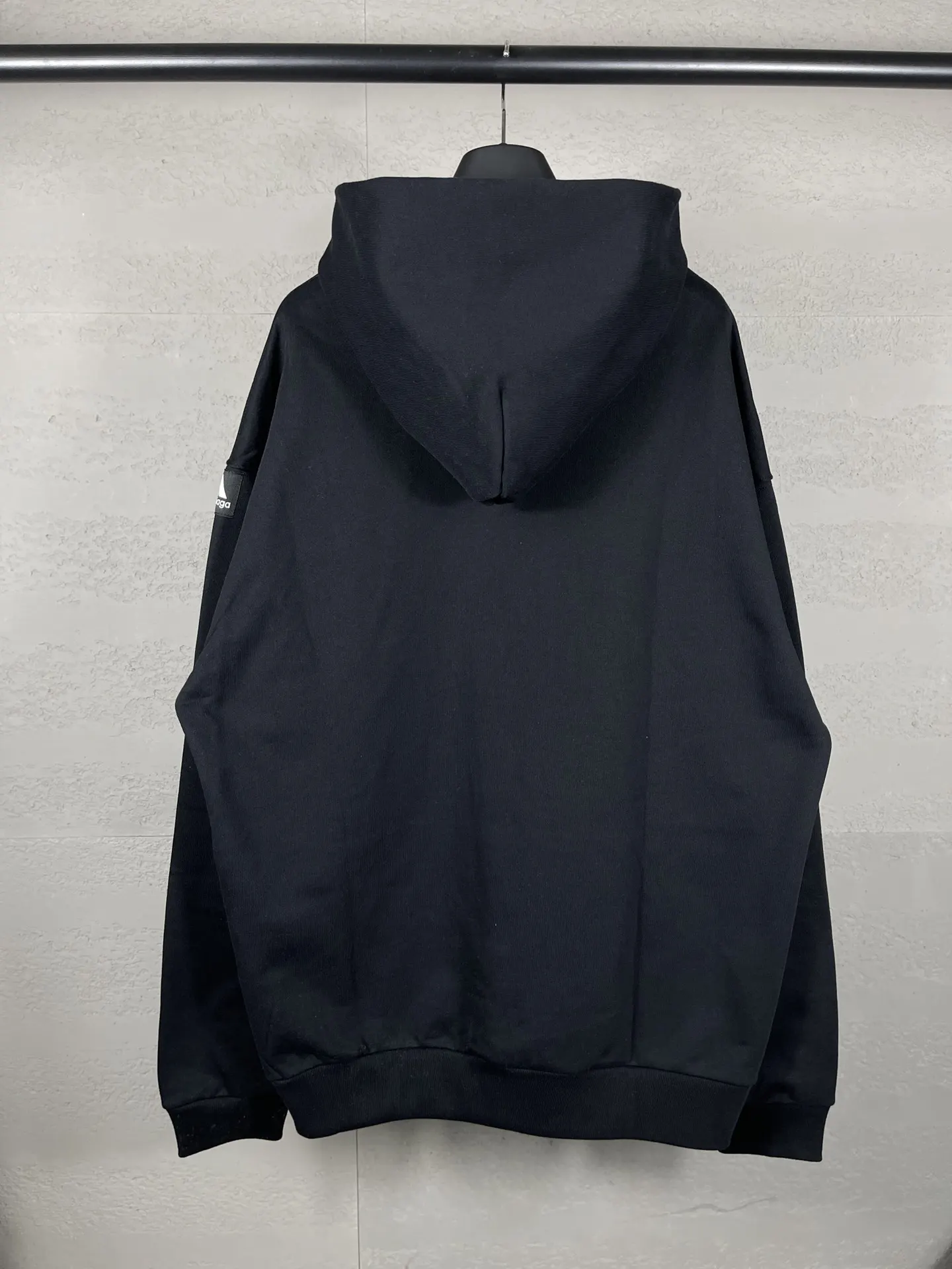 Balenciaga 聯名標識連帽衛衣 黑色(數字2) Balenciaga 聯名標識連帽衛衣 黑色(數字2)